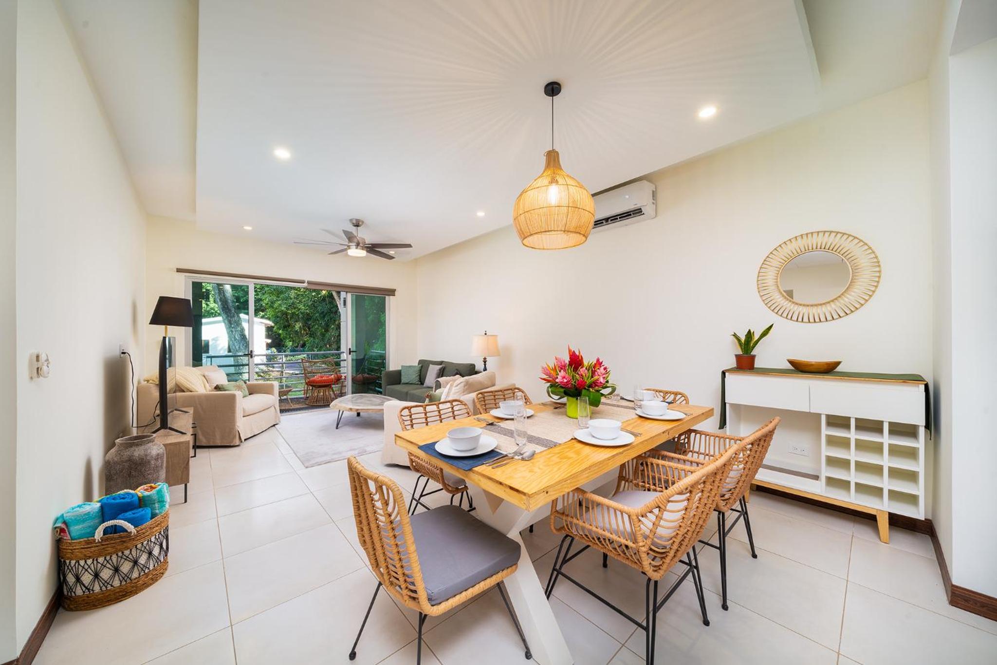 Condo Casa Blanca 6 - modern 2BR,2BA near to Beach & Town