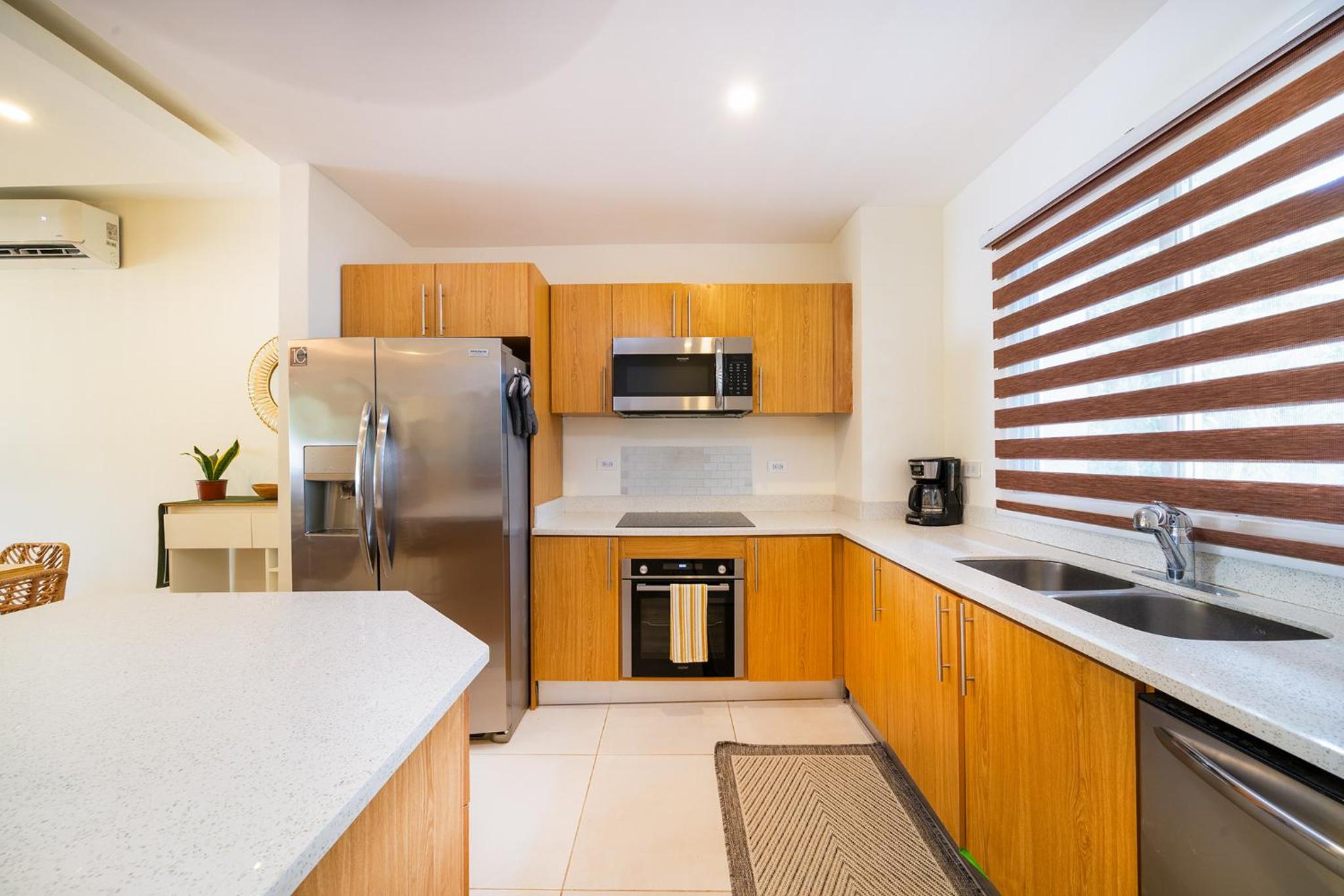 Condo Casa Blanca 6 - modern 2BR,2BA near to Beach & Town
