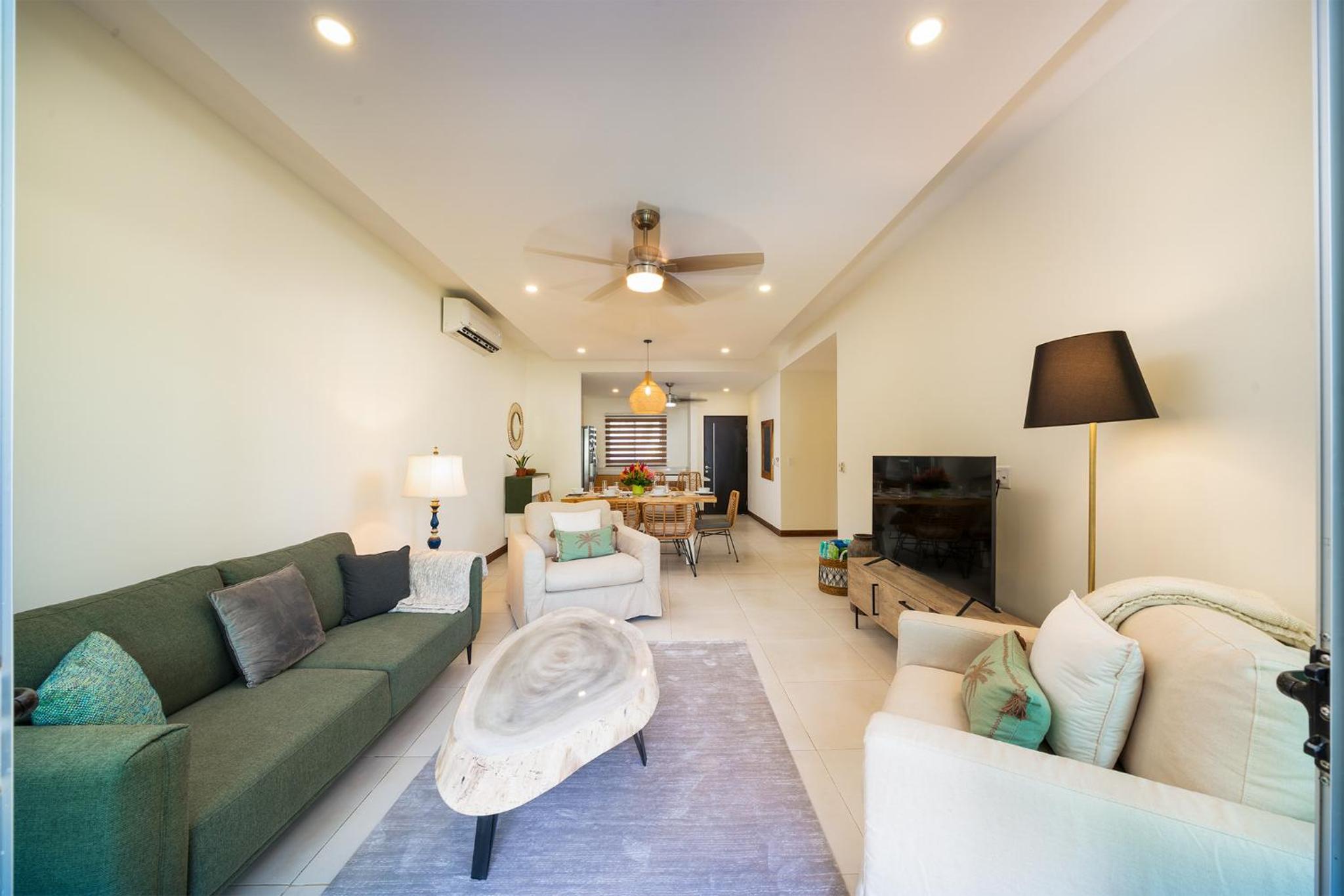 Condo Casa Blanca 6 - modern 2BR,2BA near to Beach & Town