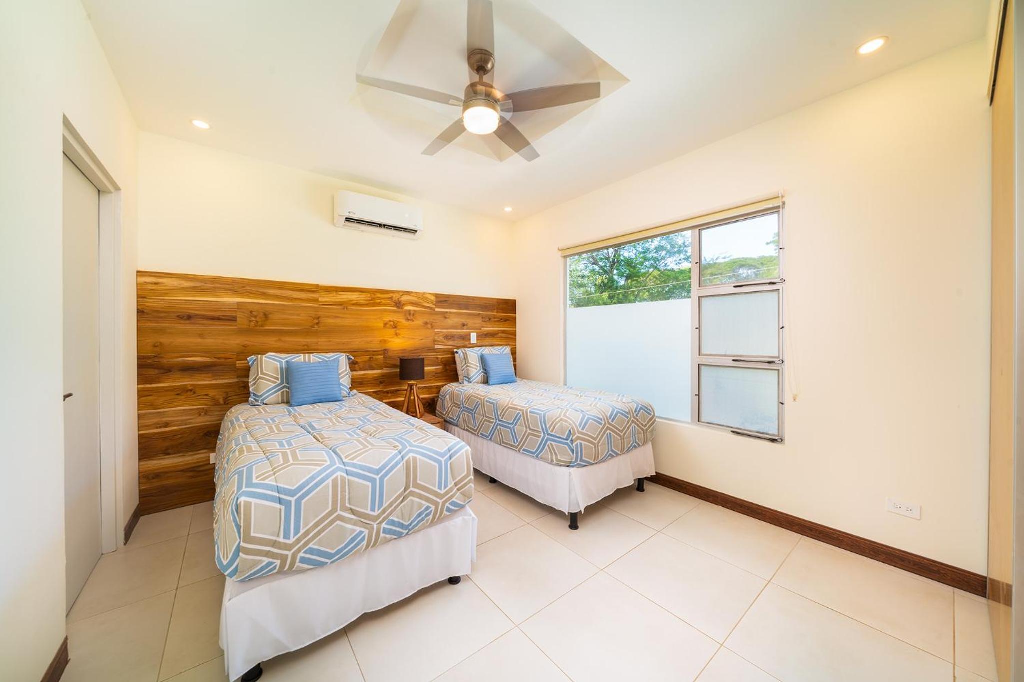 Condo Casa Blanca 6 - modern 2BR,2BA near to Beach & Town
