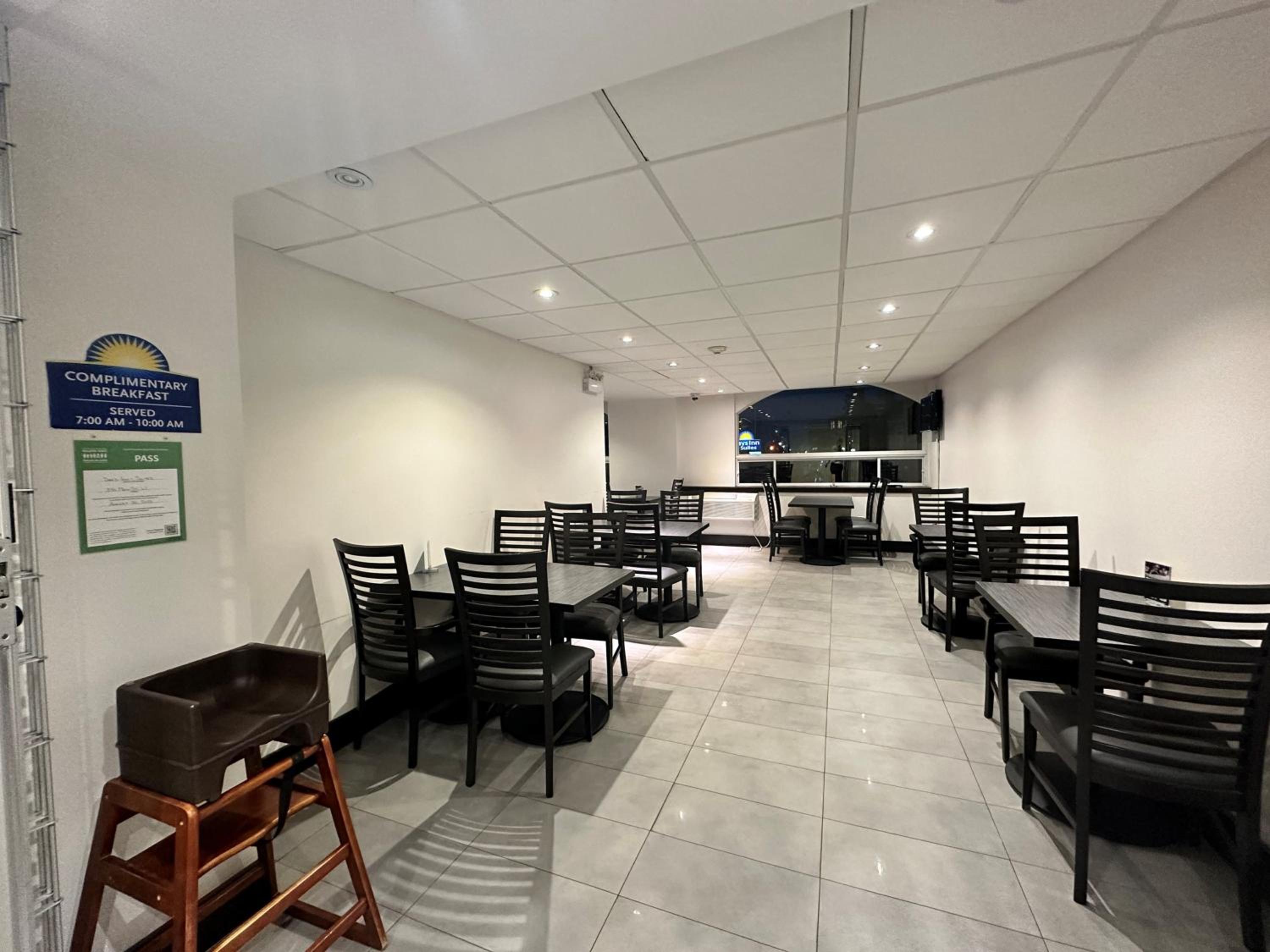 North Bay Vacations - Days Inn  Suites by Wyndham North Bay Downtown - Property Image 5