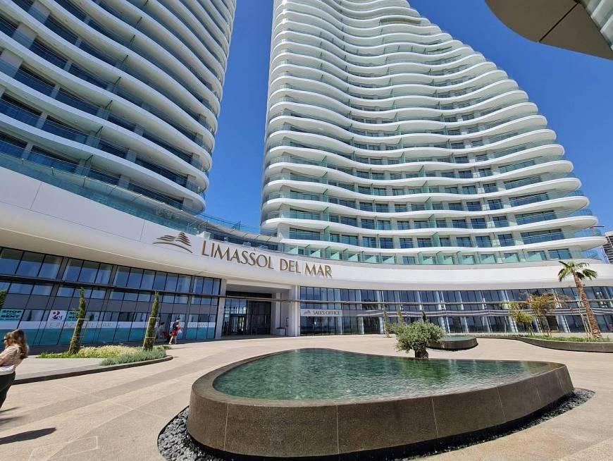 Del Mar Beachfront 3 Bedroom 'C' Residence