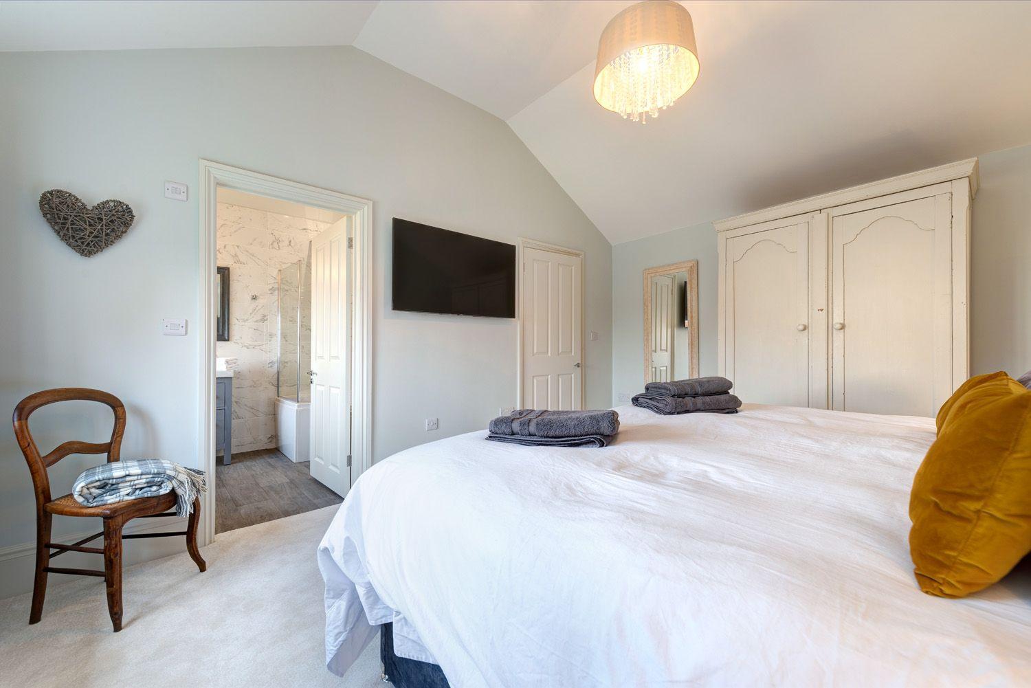 Heathgate House Apartment