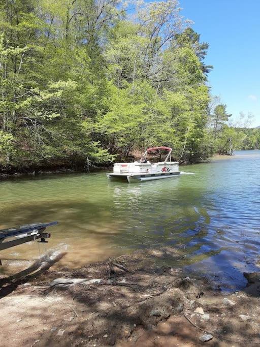 1 Bedroom Log Cabin on Lake James-Private Resort Amenities - Property Image 9