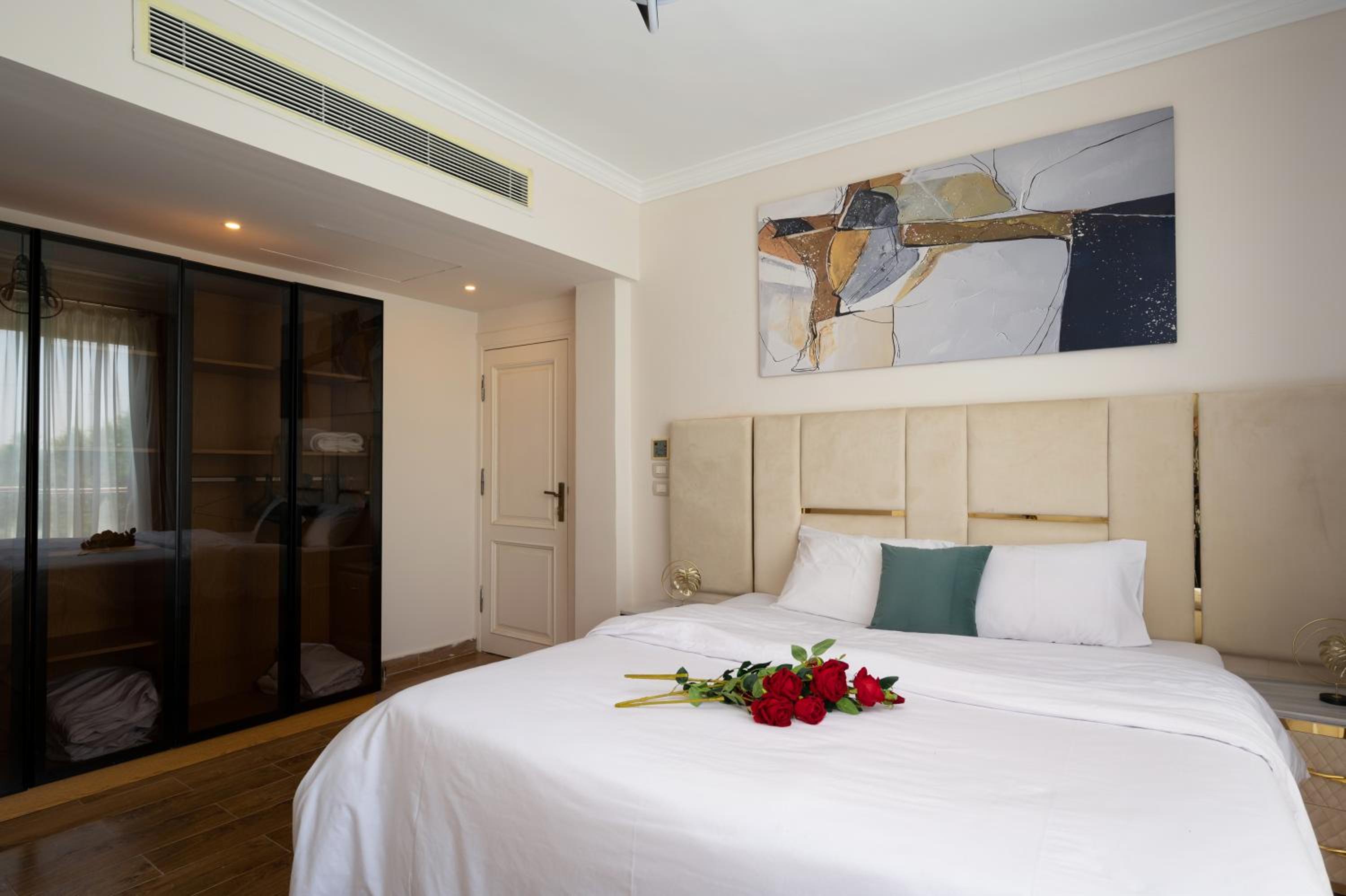 Zyra Luxury villa with pool and Jacuzzi in New Cairo