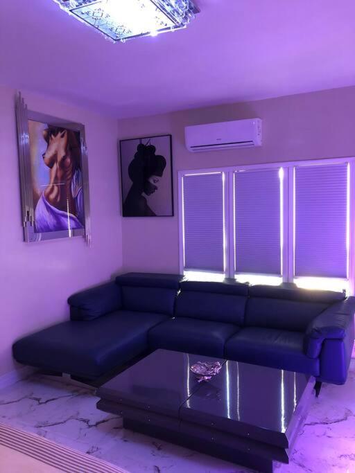 Hollywood Art Studio Apartment