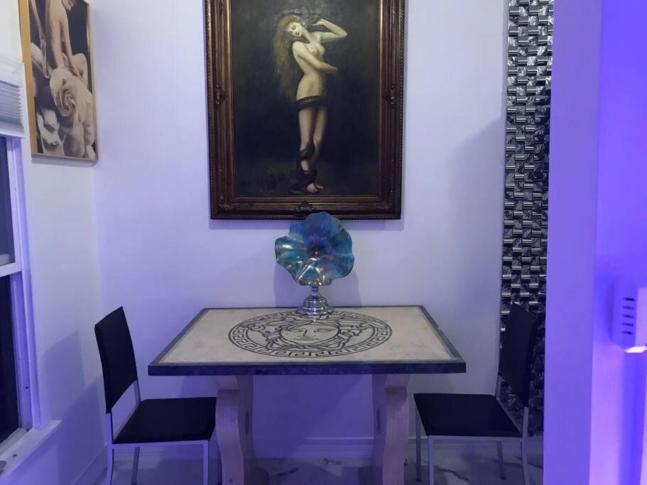 Hollywood Art Studio Apartment