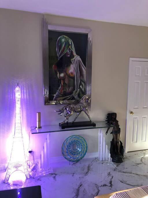 Hollywood Art Studio Apartment