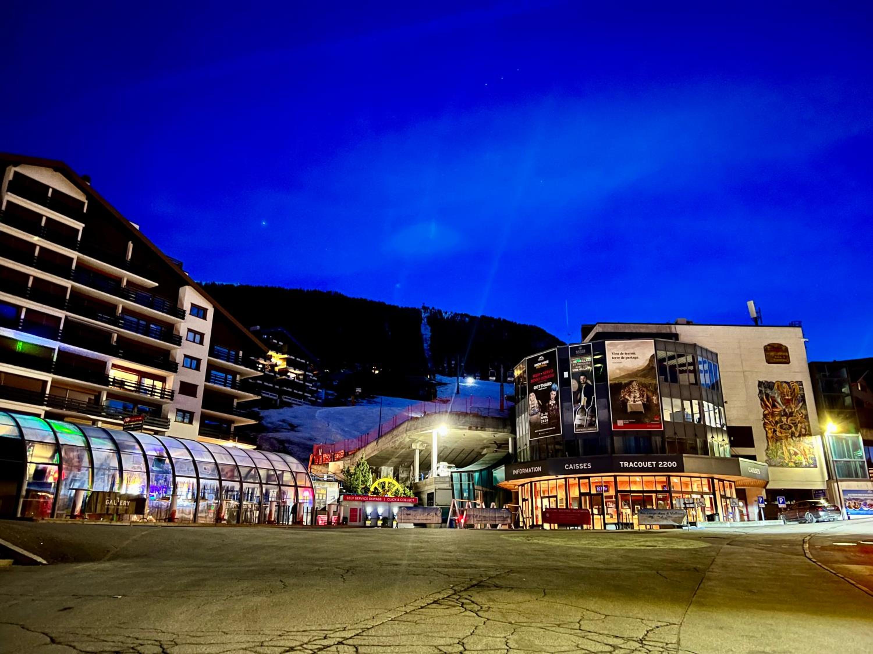 Vincenzo appart, Studio Confortable à Nendaz, accès Direct au Télécabine de Tracouet et Parking Souterrain Inclus