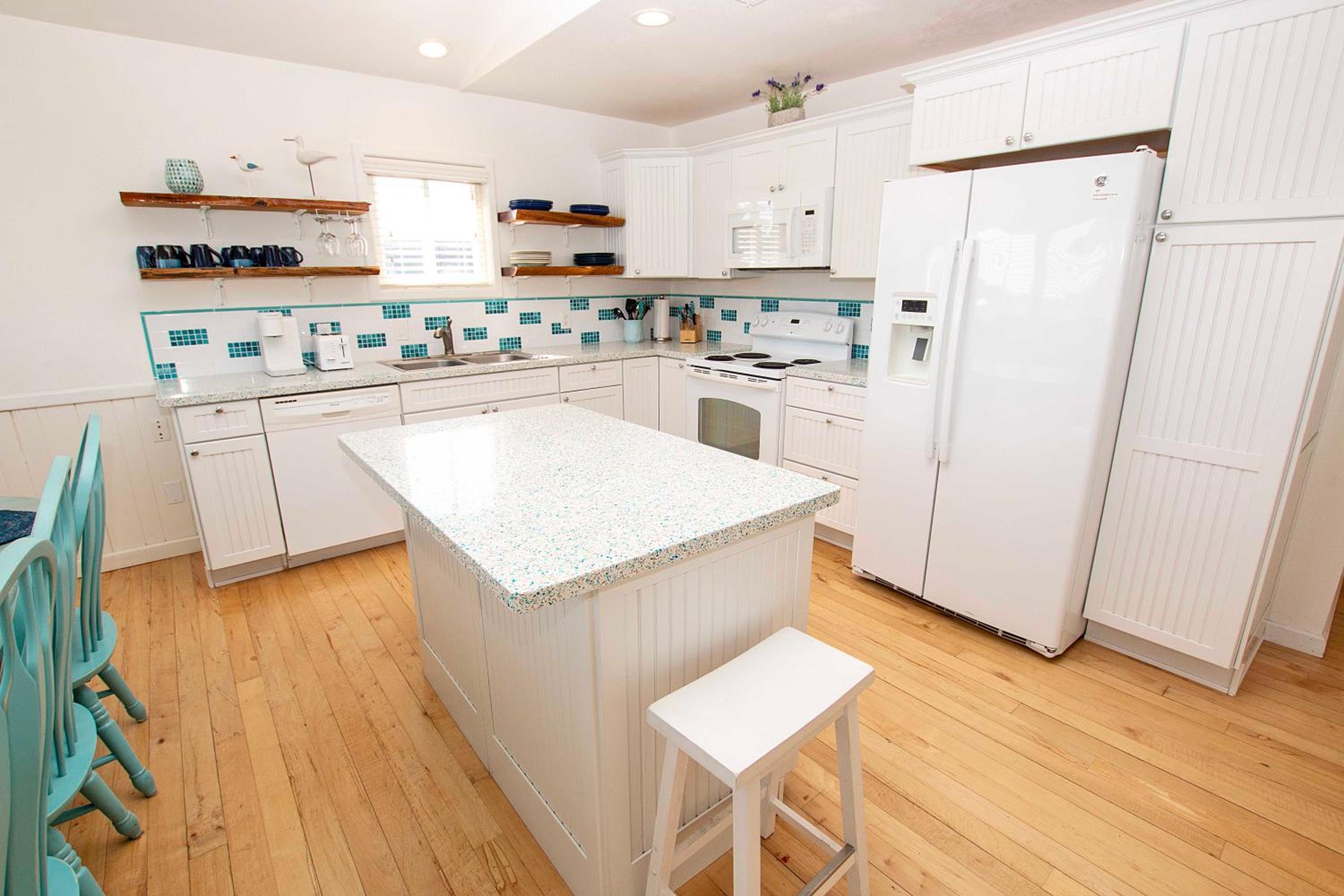 Oceanside, Hot Tub, Oceanside, Close to Ocean! NH301, Driftwood Dreaming view 5