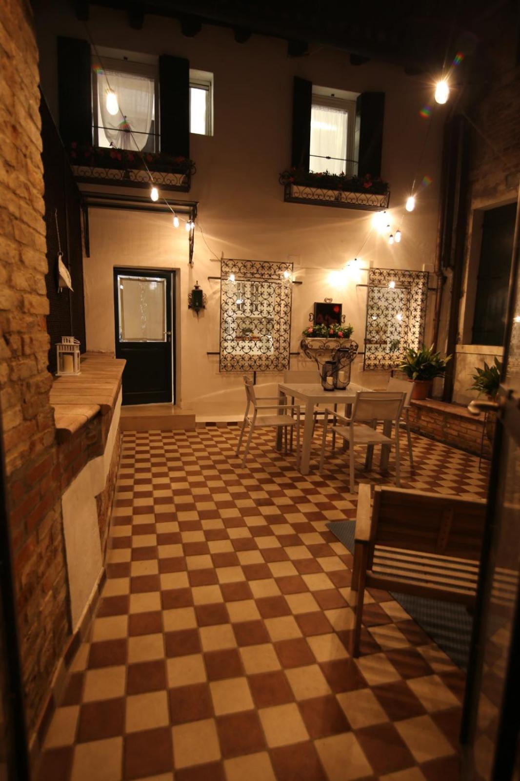 La Casa Più Centrale A Venezia, Con Corte Privata
