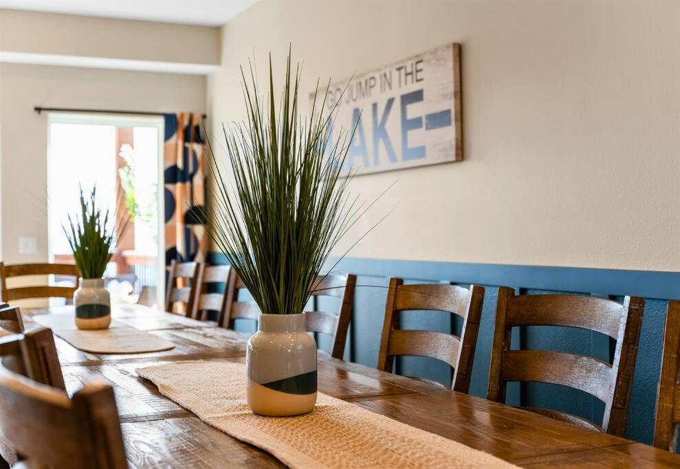 Lakeside Splendor: 9BR, Hot Tub, Arcade, Views! view 2