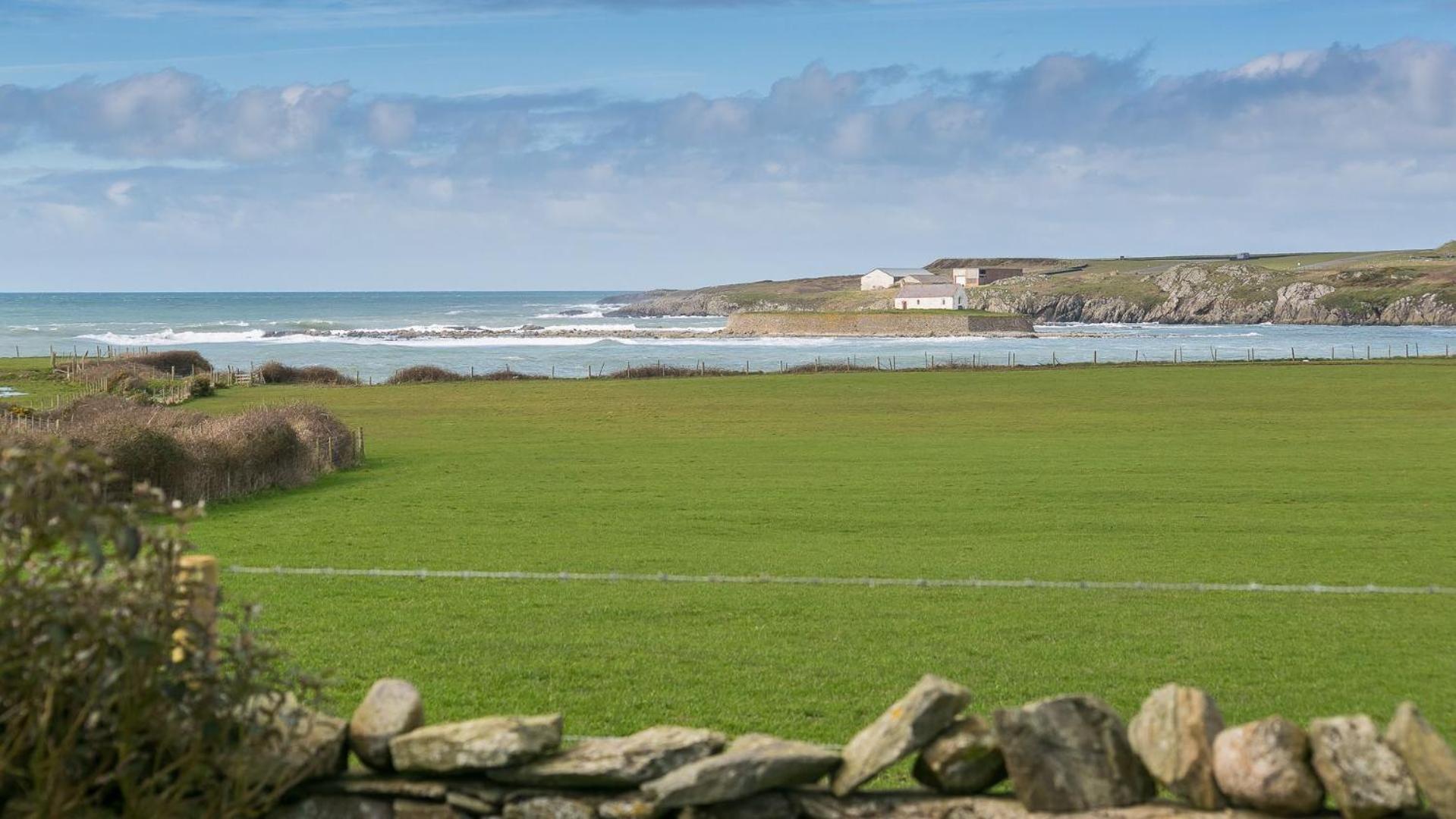 Penrhyn Isa Un view 5