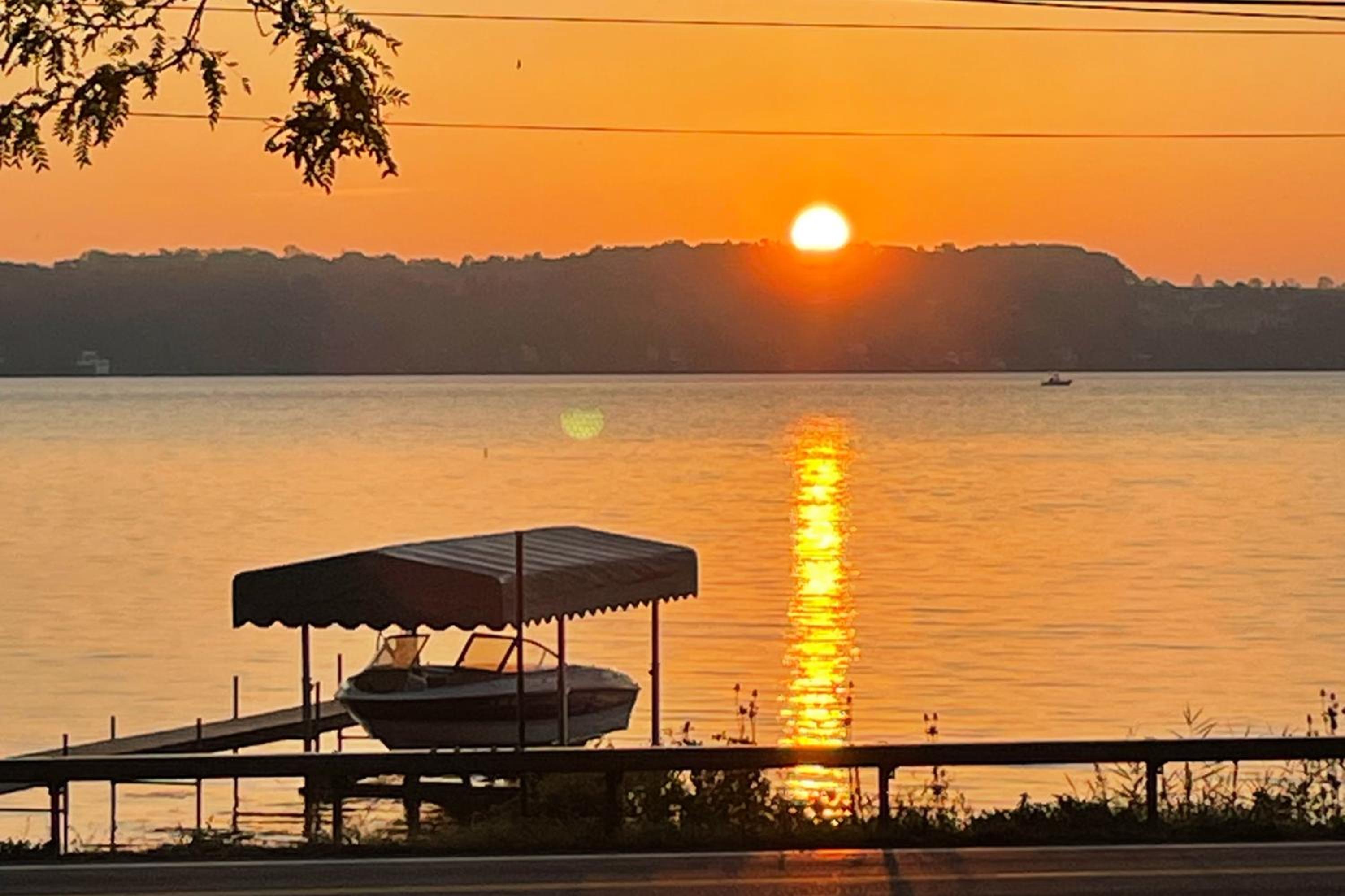 Dock! Waterfront Owasco Lake Moon Rise House