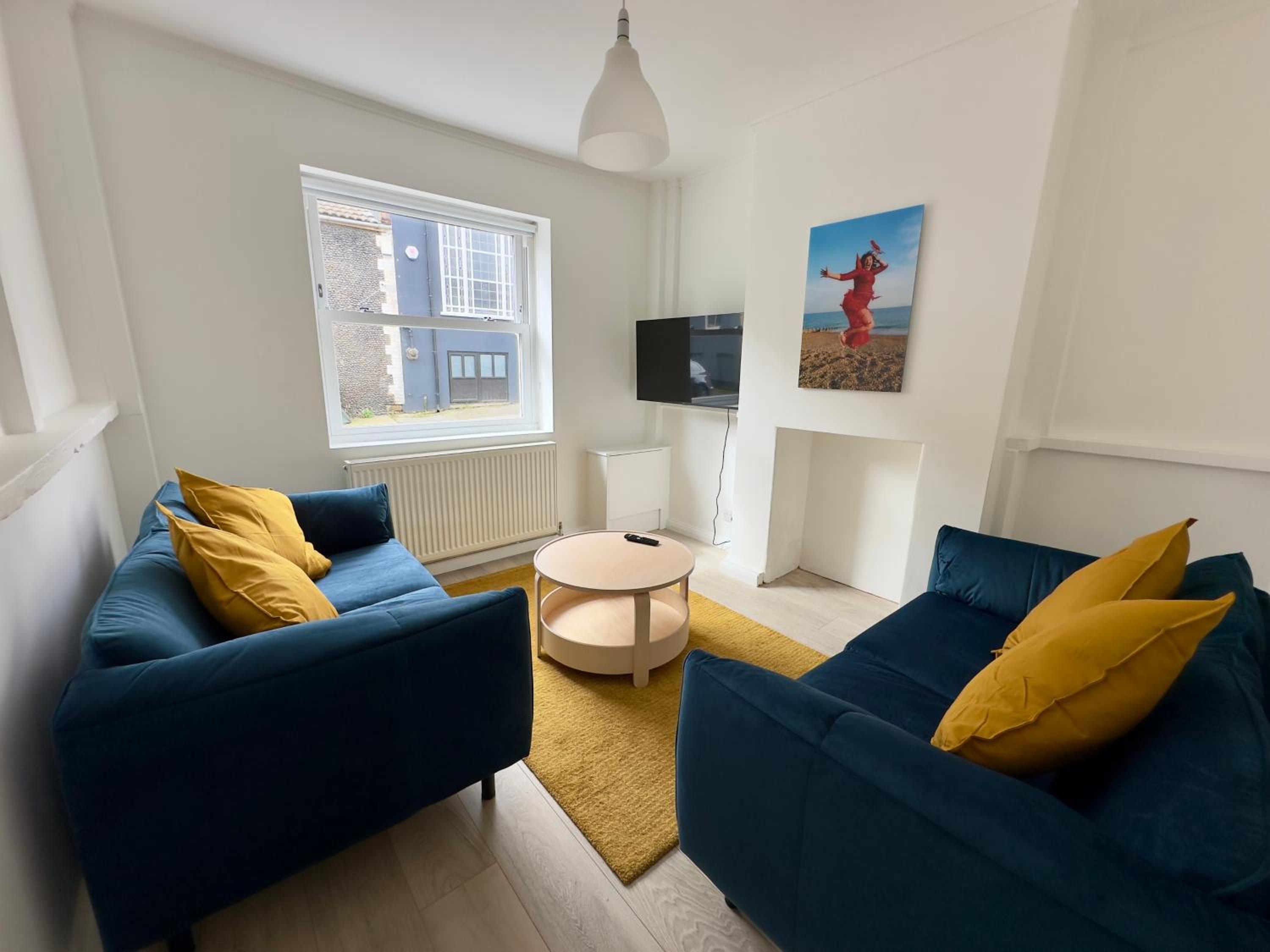 The Buttercup - 3 Double Bedrooms - 3 Minutes Walk to Beach