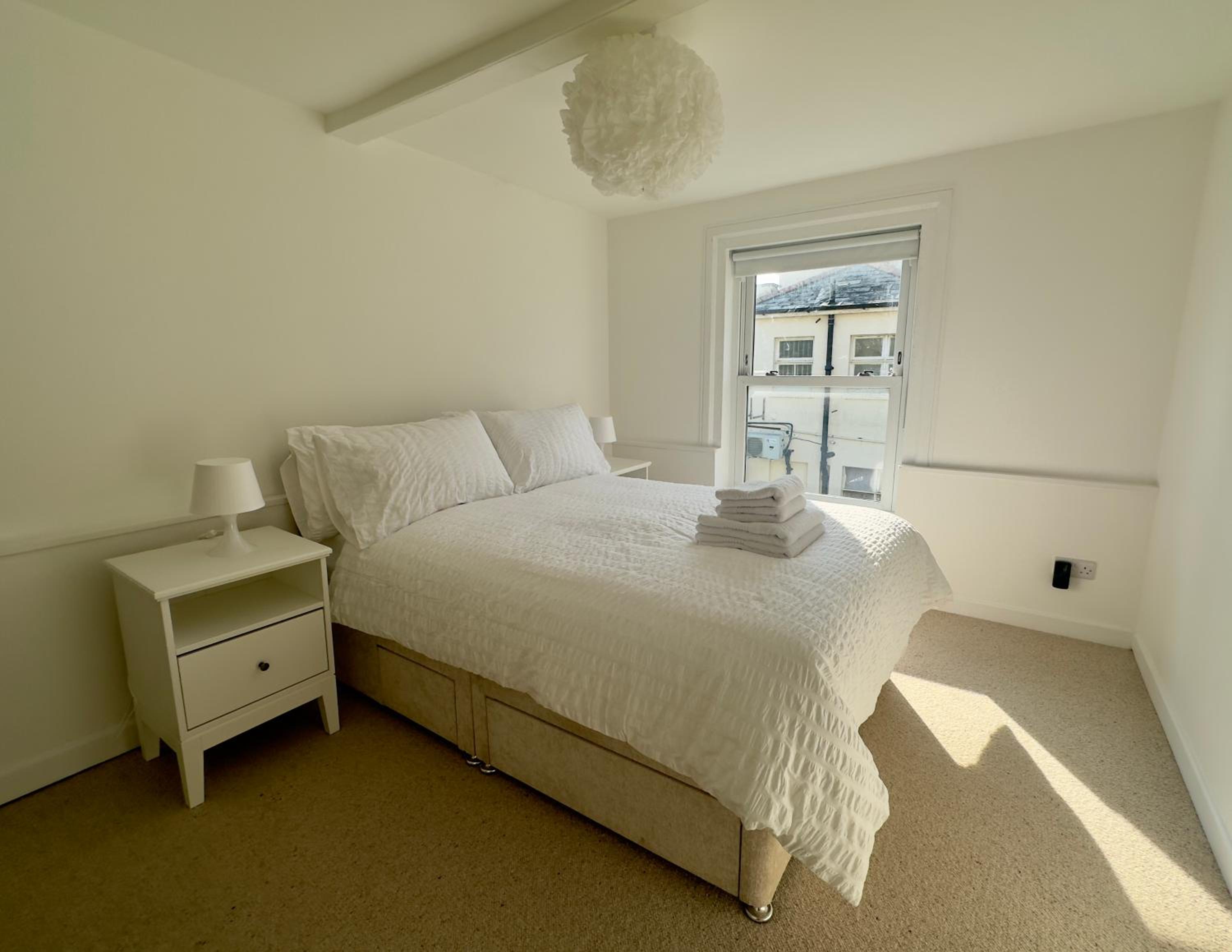 The Buttercup - 3 Double Bedrooms - 3 Minutes Walk to Beach