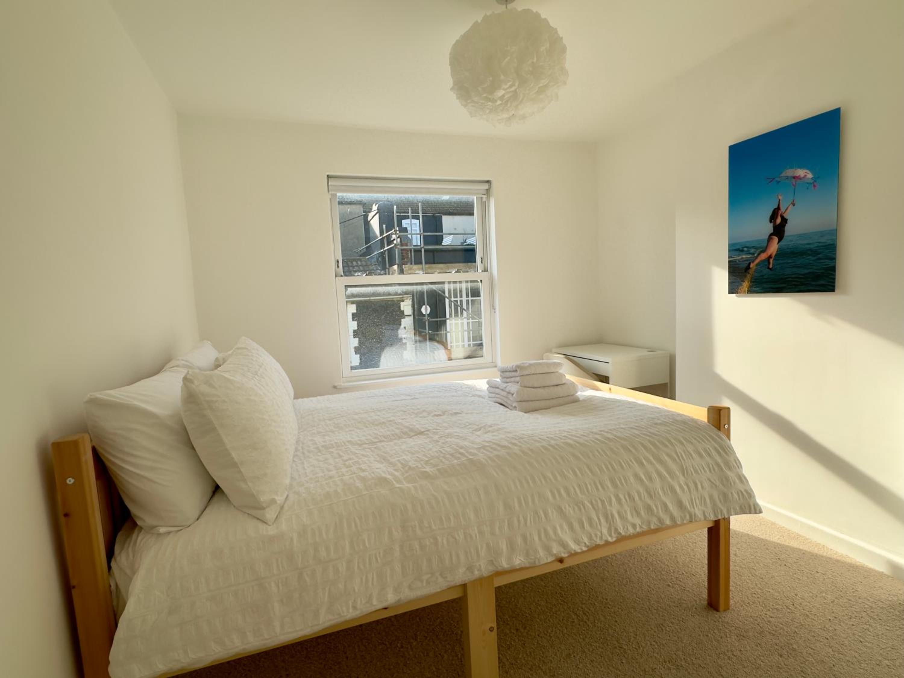 The Buttercup - 3 Double Bedrooms - 3 Minutes Walk to Beach