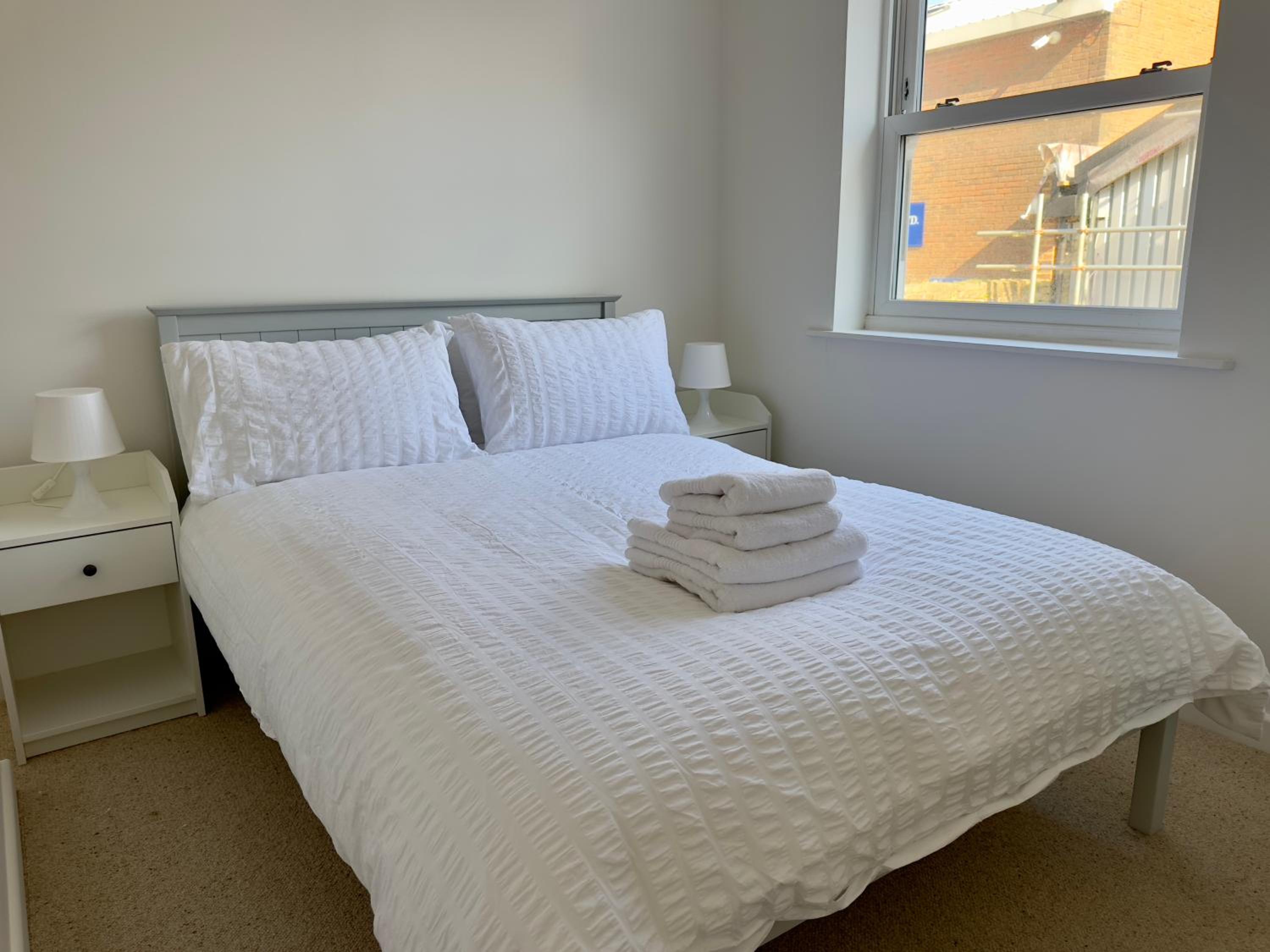 The Buttercup - 3 Double Bedrooms - 3 Minutes Walk to Beach