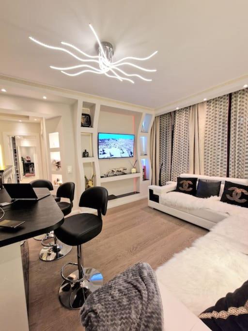 Sentral modern design leilighet med 2 soverom, gratis parkering view 5