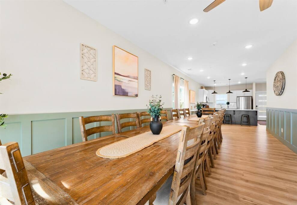 Luxury Lakefront: 9BR/8.5BA, Views, Peak Comfort view 2