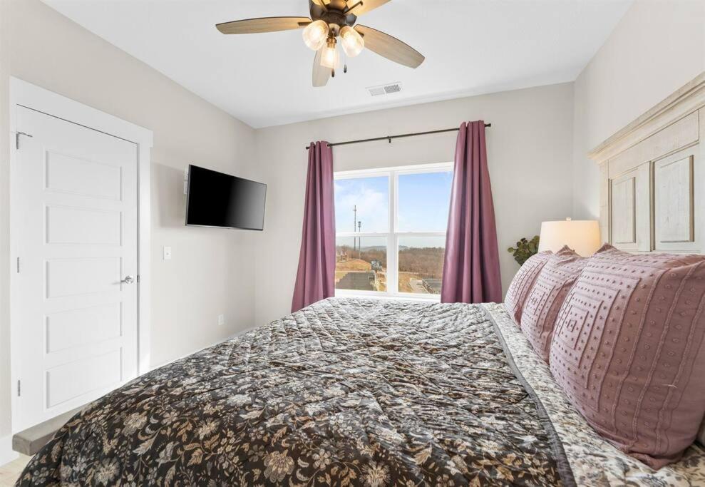 Luxury Lakefront: 9BR/8.5BA, Views, Peak Comfort view 5
