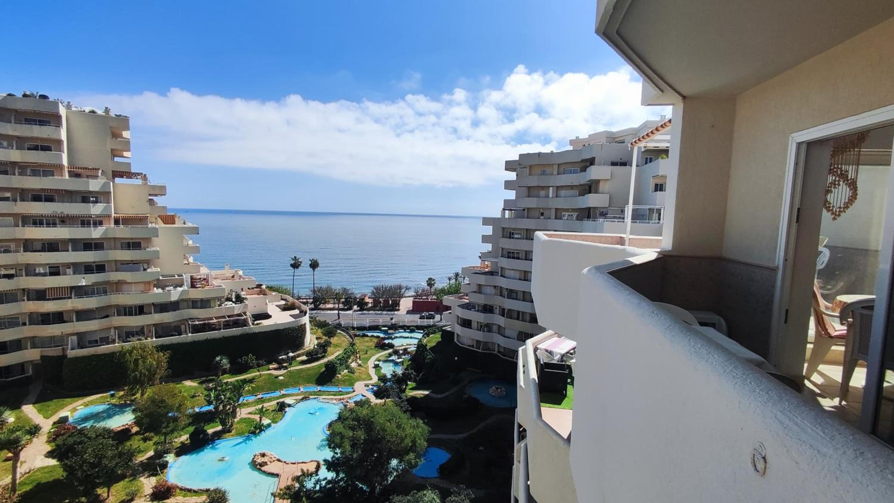 Benal Beach apartment with sunny terrace and water park
