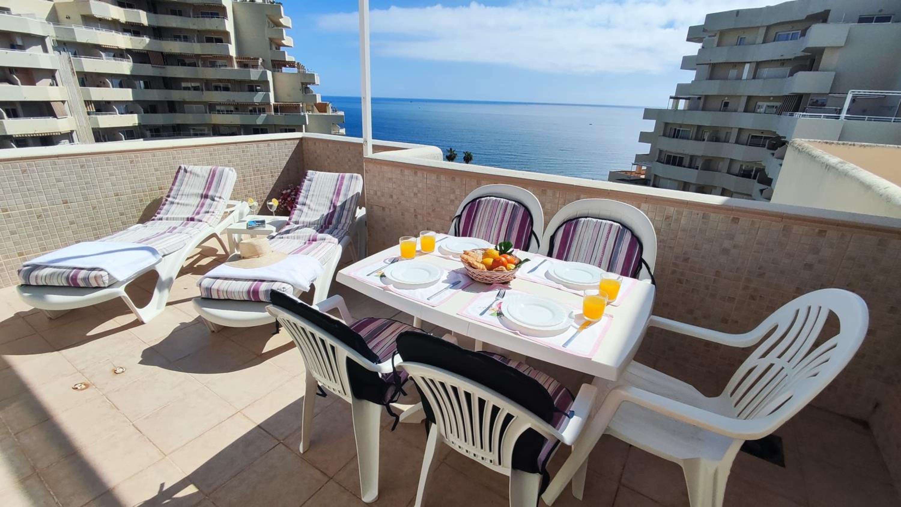 Benal Beach apartment with sunny terrace and water park