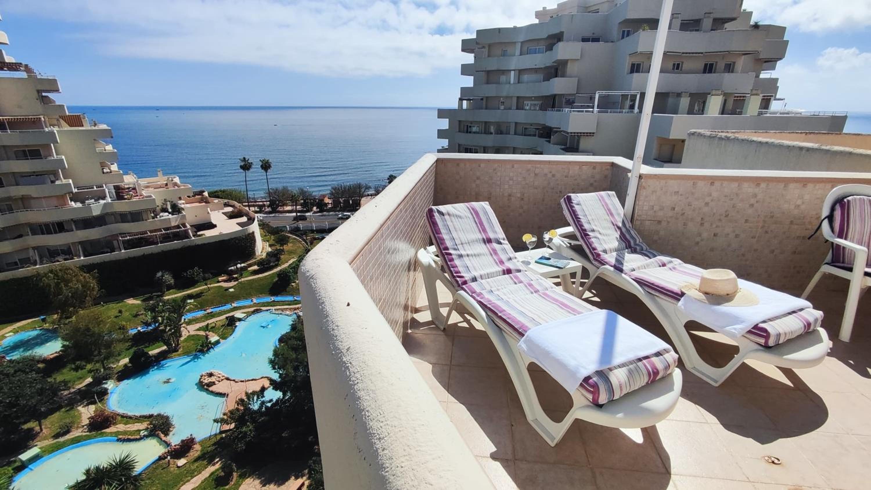 Benal Beach apartment with sunny terrace and water park