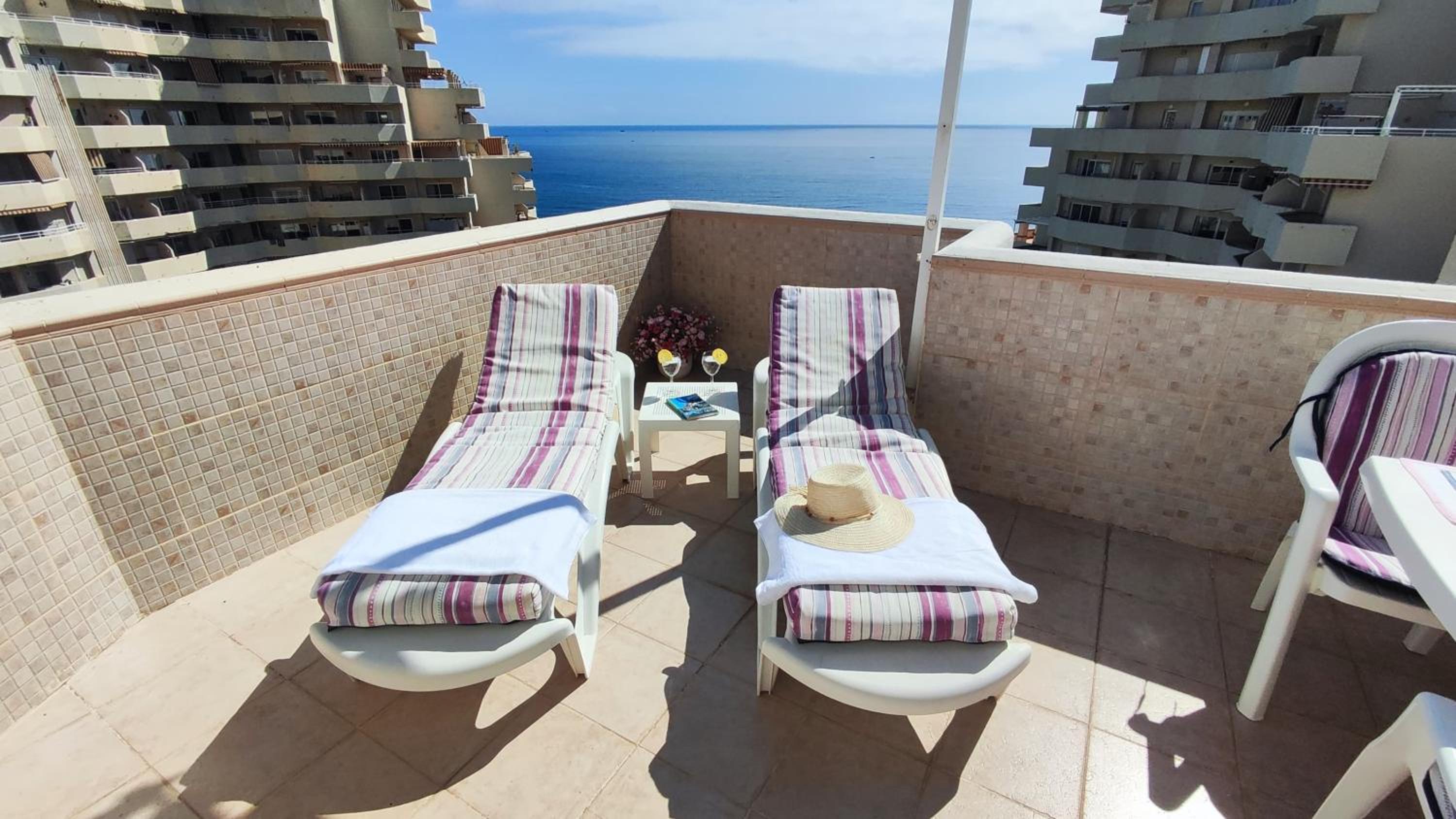 Benal Beach apartment with sunny terrace and water park