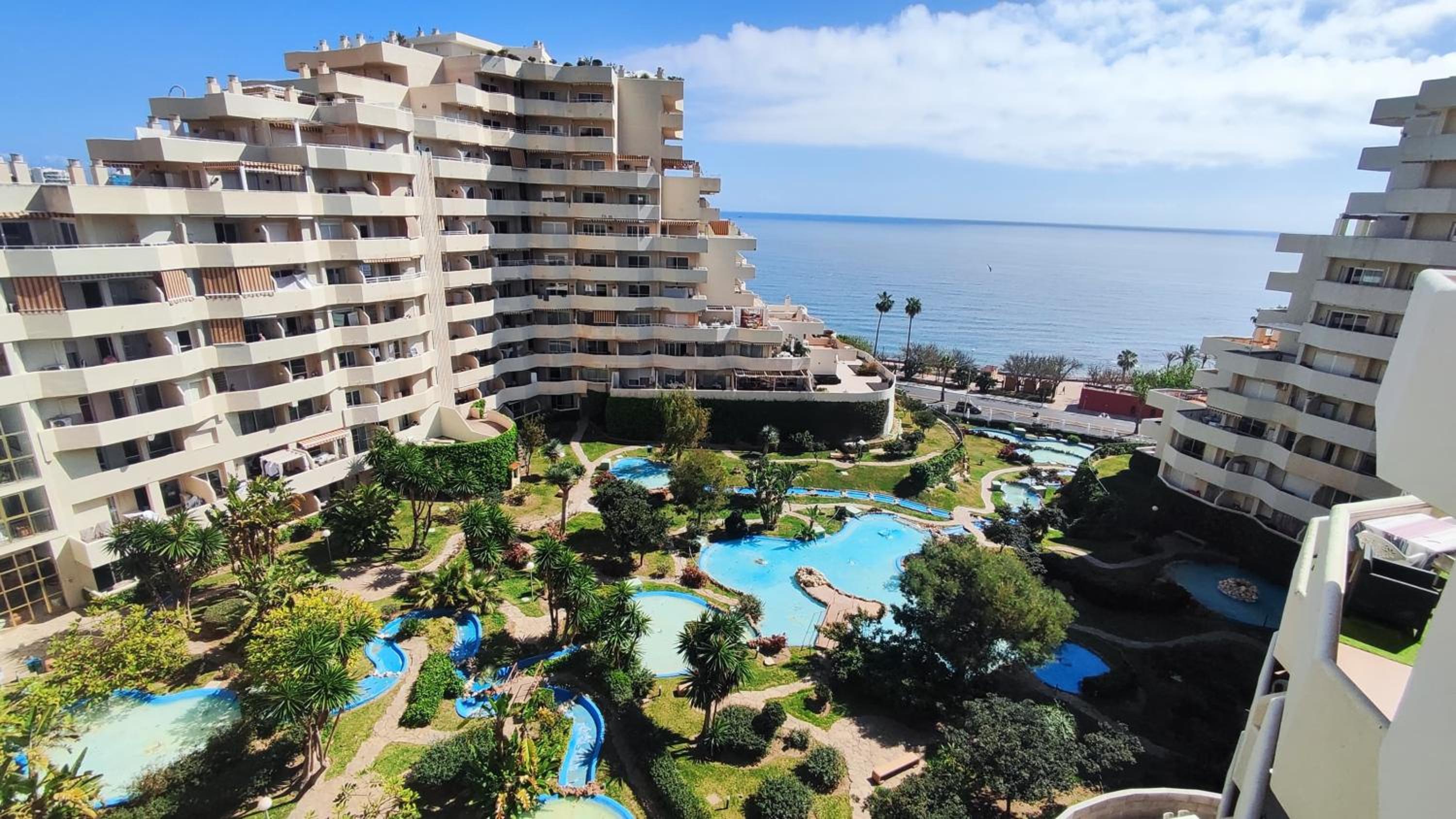 Benal Beach apartment with sunny terrace and water park