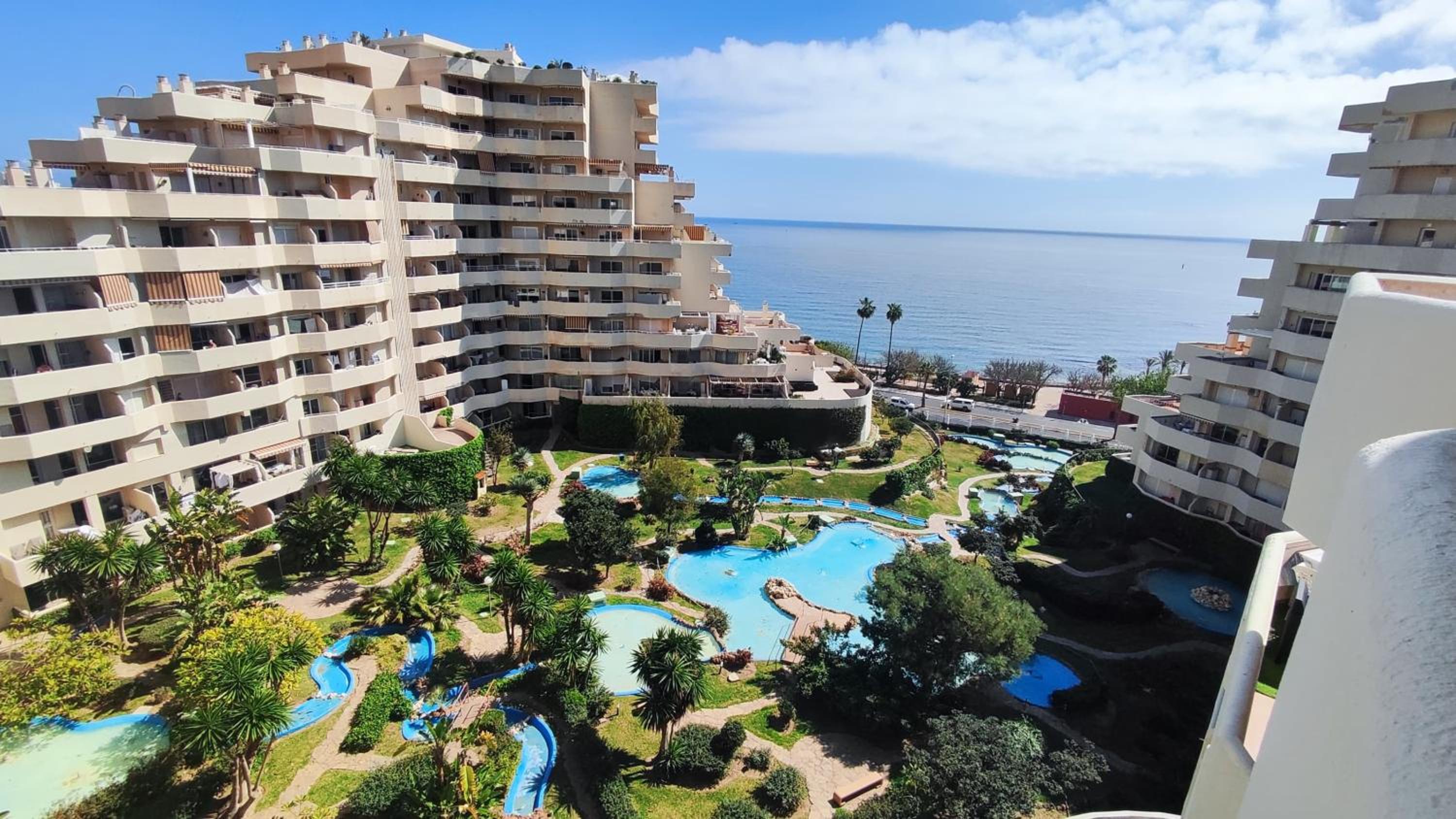Benal Beach apartment with sunny terrace and water park