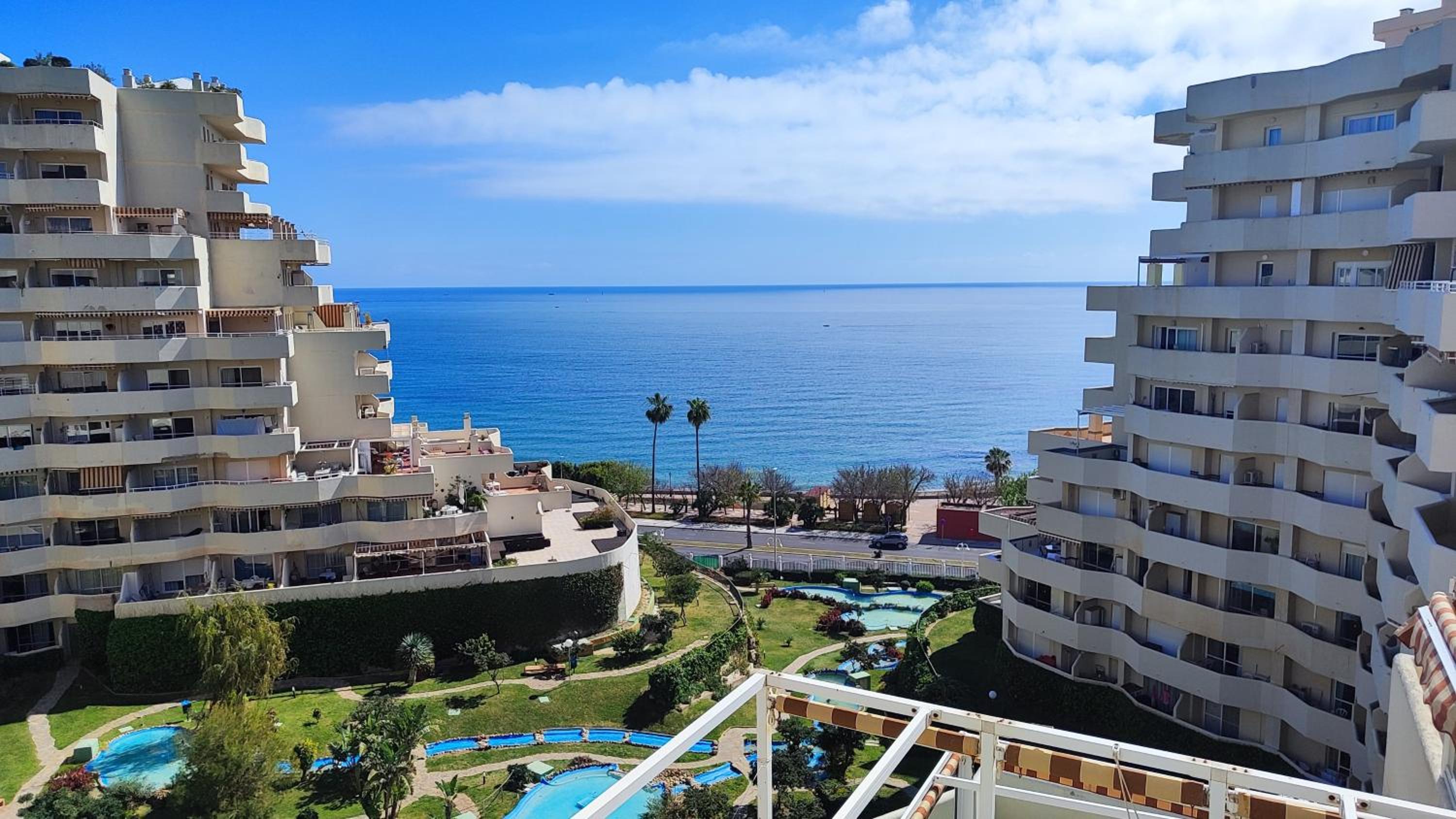 Benal Beach apartment with sunny terrace and water park
