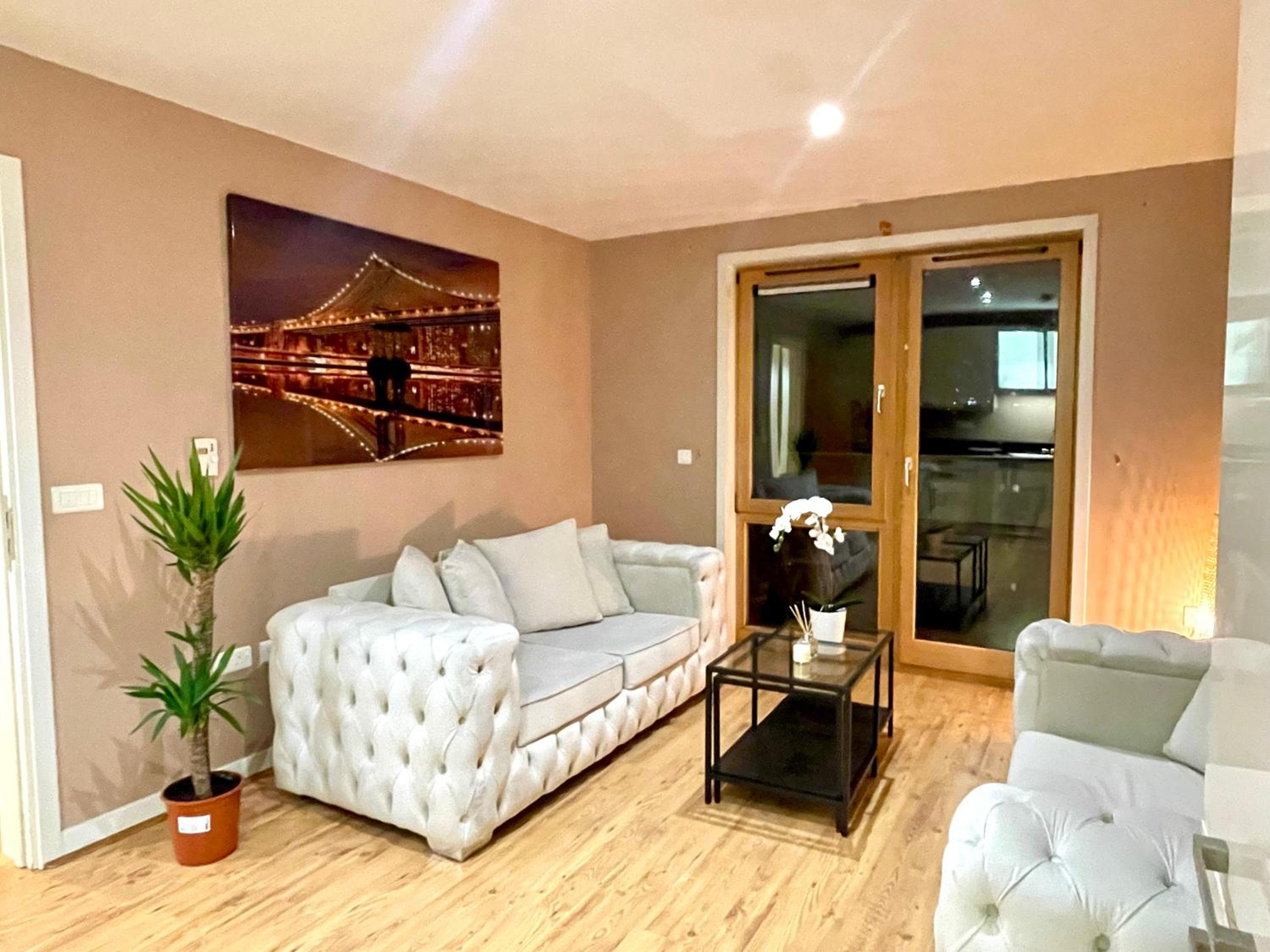 Stylish Central Apt At Aviva