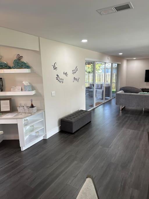 La Dav Villa Modern Home view 3