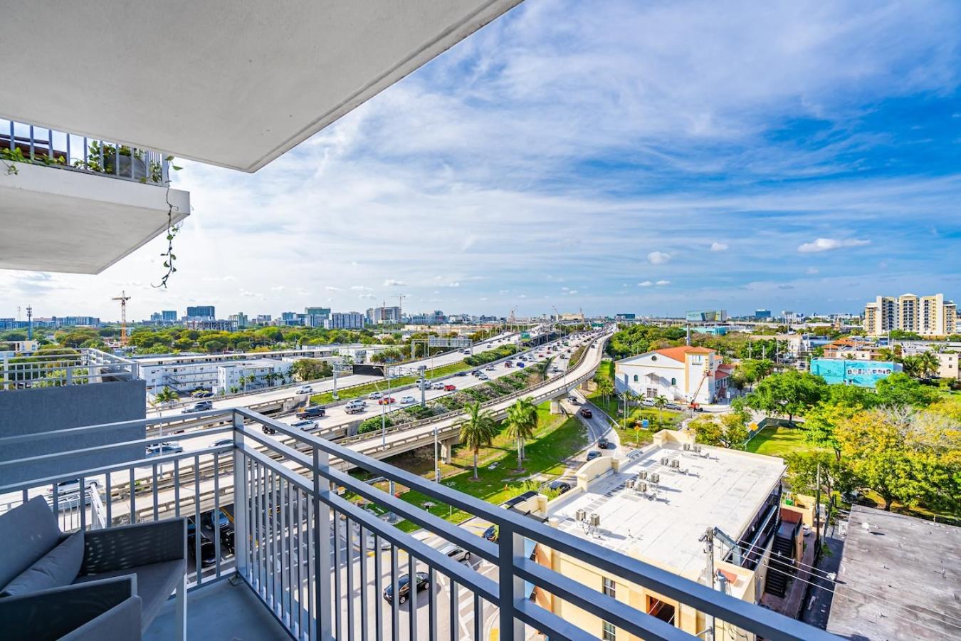Hotel Chic 3 Bed Retreat Mins Brickell With Free Parking - Image 1
