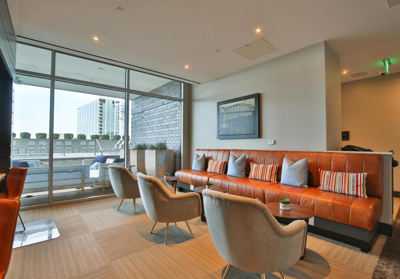 Deluxe Studio Apartment On Broadway view 5