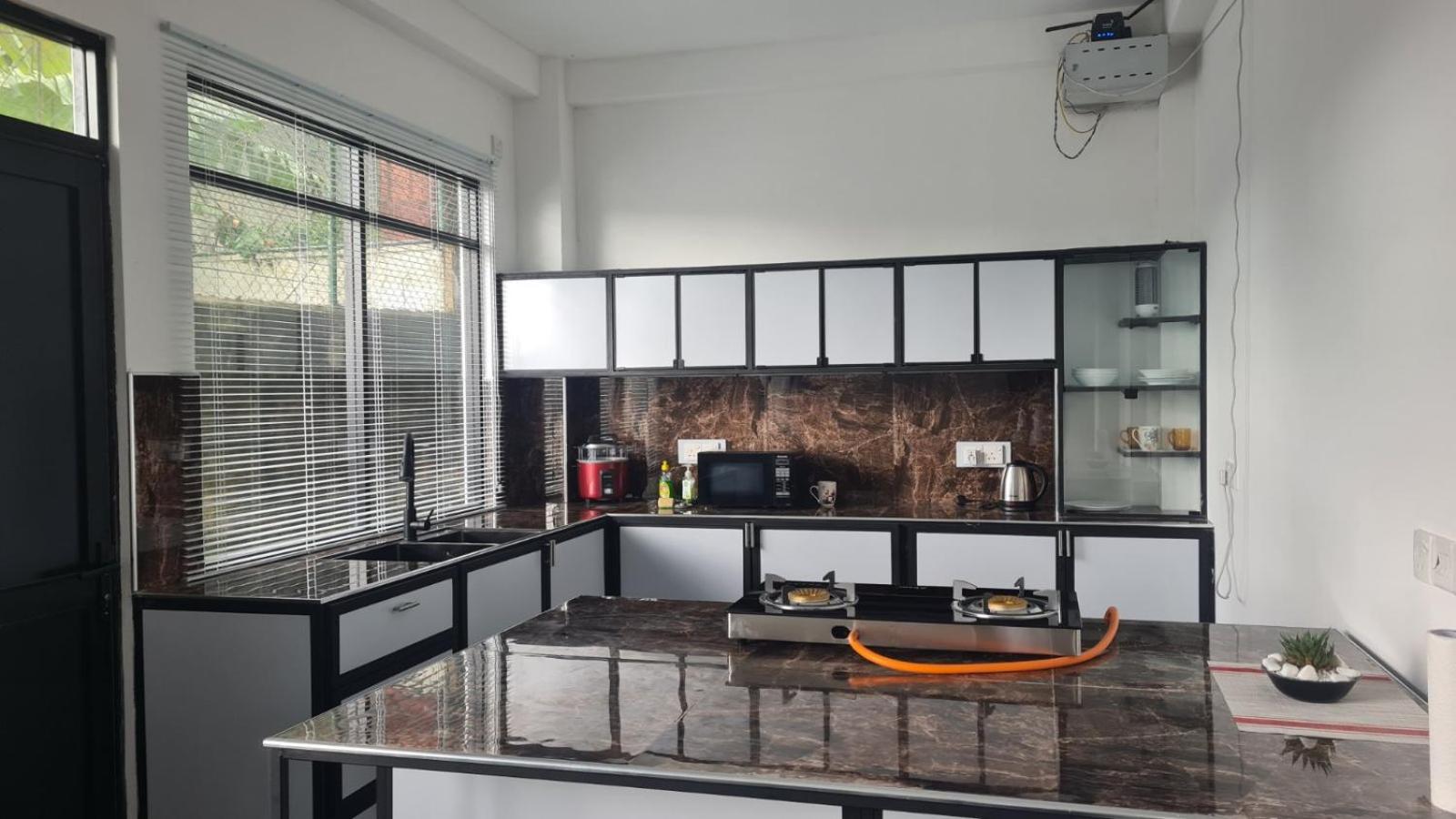 Large 4 Bedroom Spacious Apartment in Nugegoda, Colombo view 3