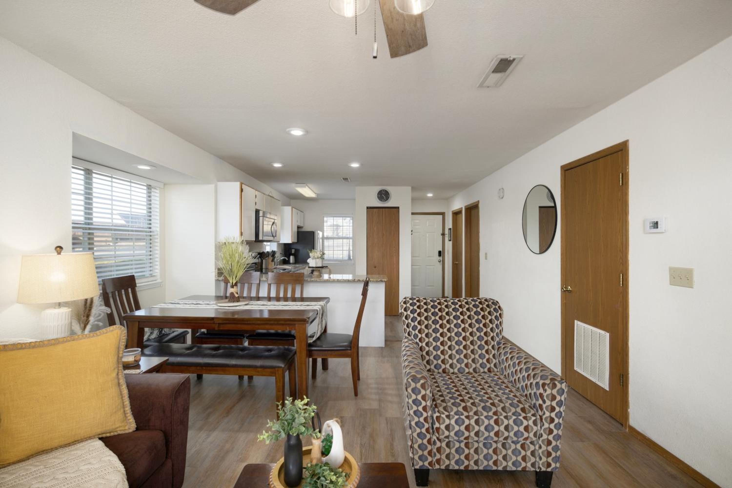 Family and Pet friendly ground level Condo, 4 mins to Silver Dollar City, Amazing Ozark Mountain Views view 2
