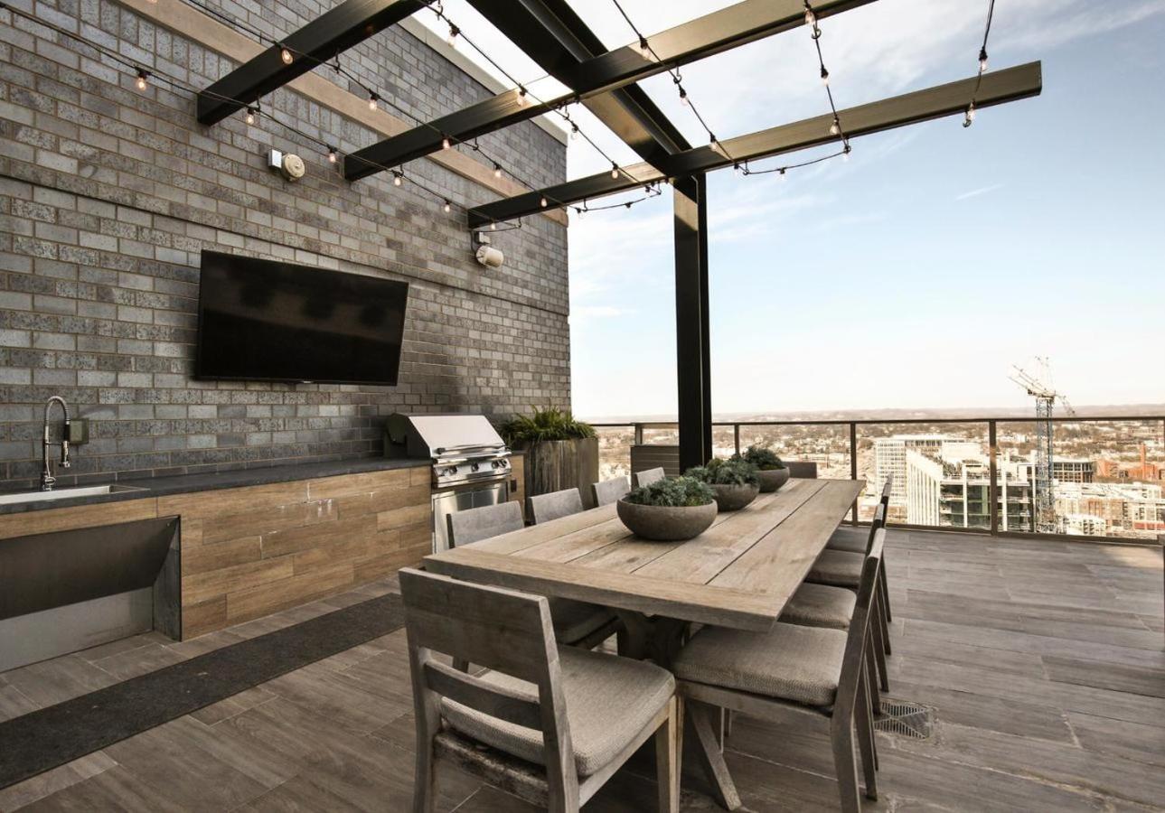 Deluxe Studio Apartment On Broadway view 2