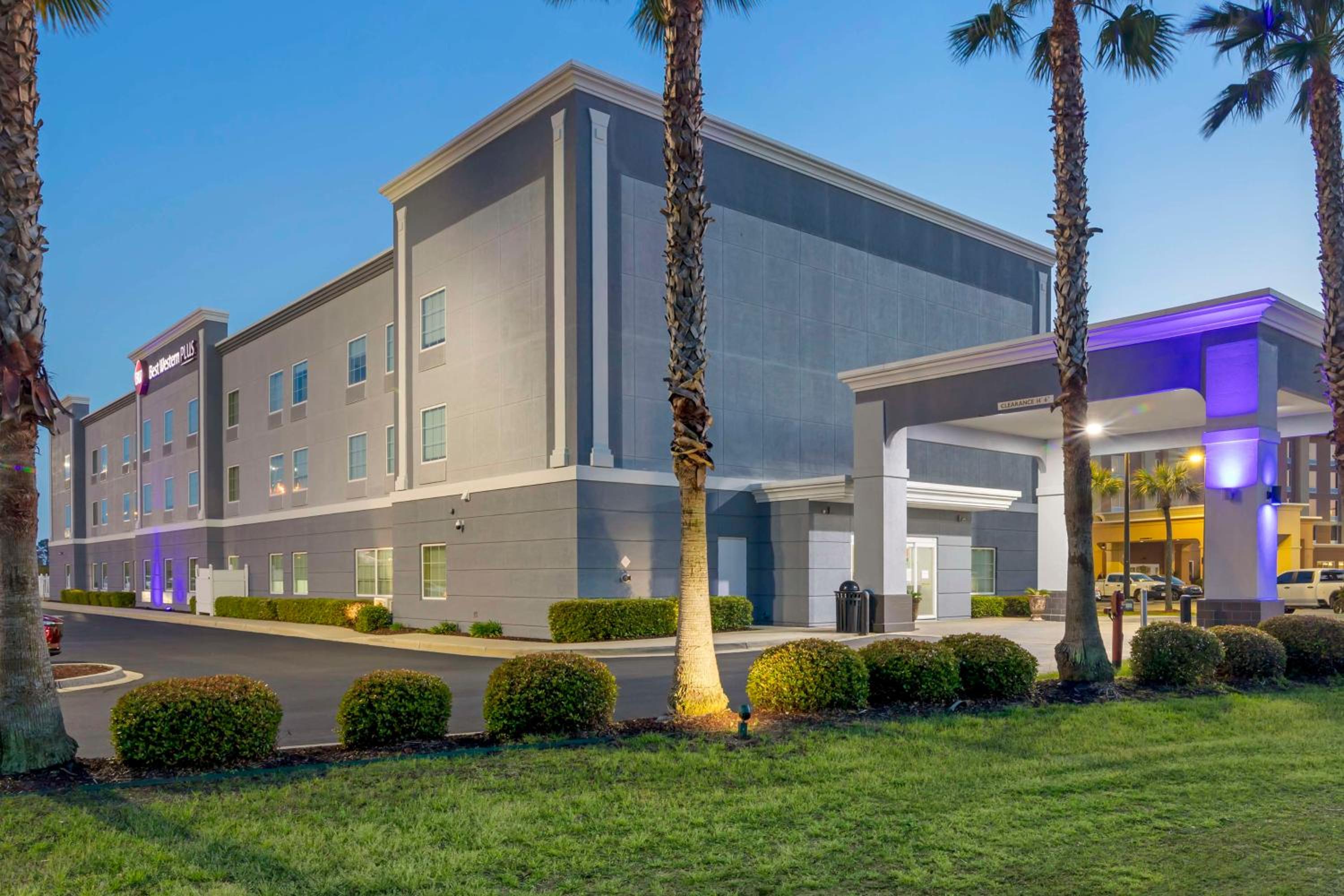 Brunswick Vacations - Best Western Plus Brunswick Inn Suites - Property Image 29