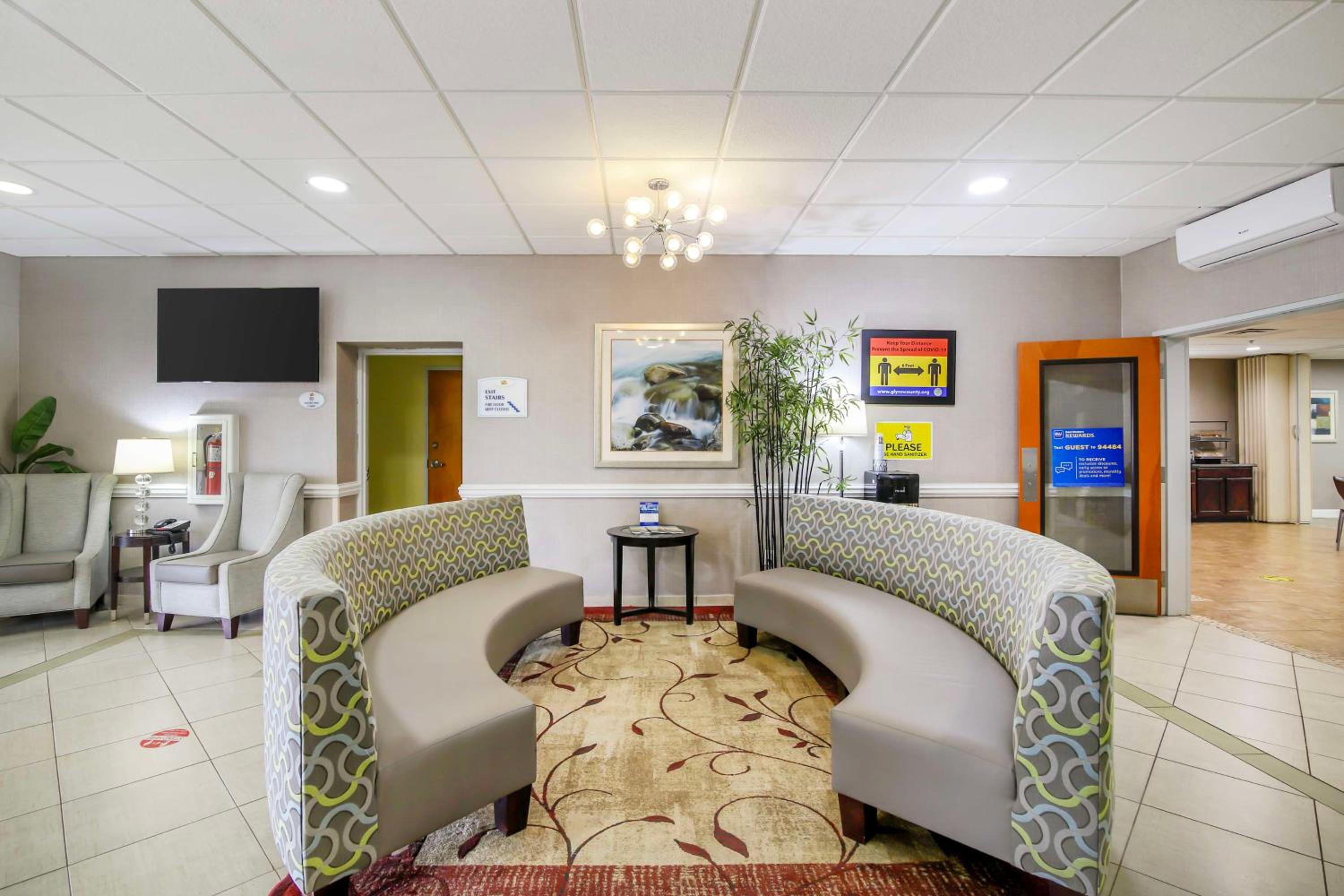 Brunswick Vacations - Best Western Plus Brunswick Inn Suites - Property Image 30