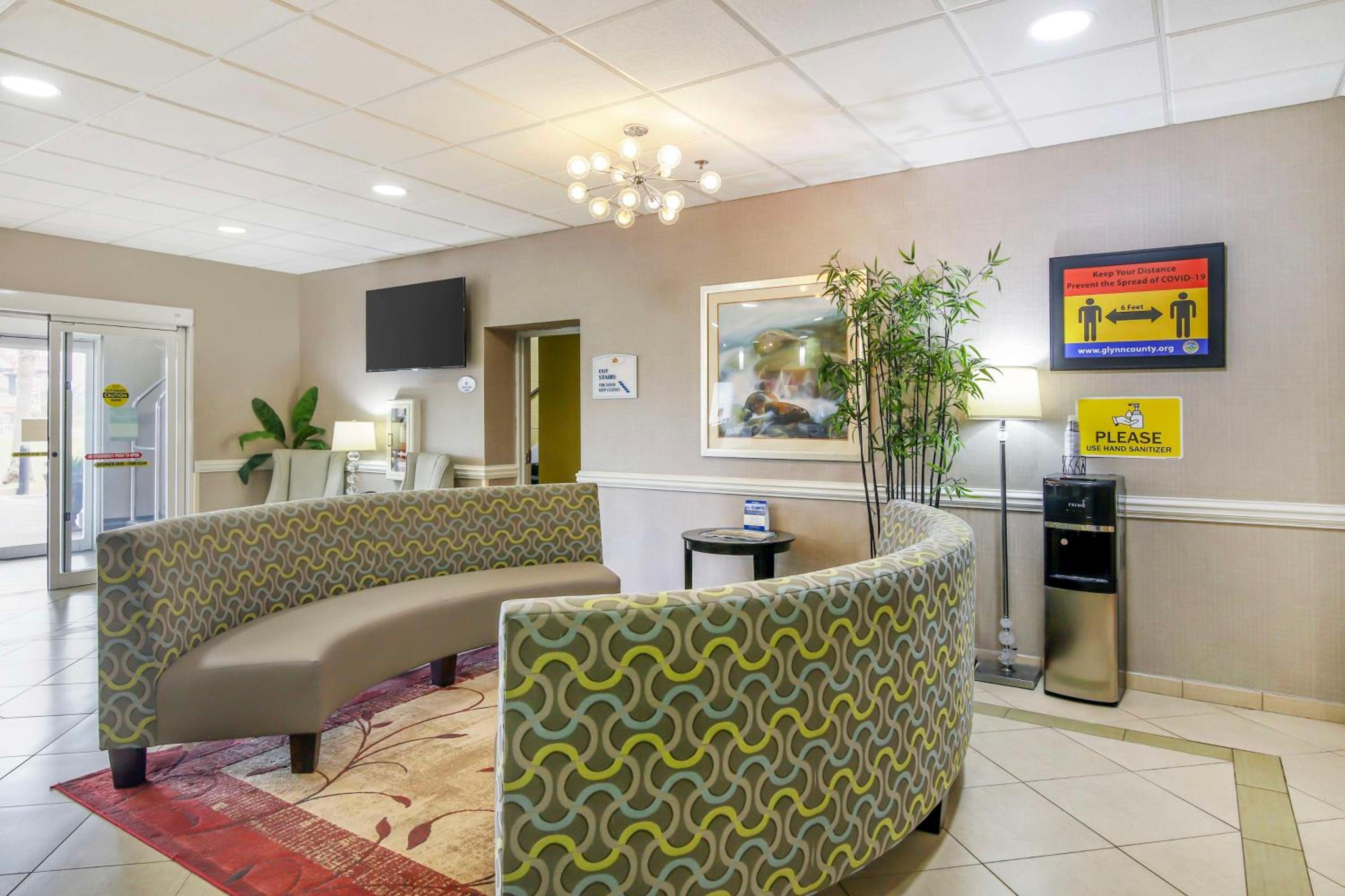Brunswick Vacations - Best Western Plus Brunswick Inn  Suites - Property Image 5