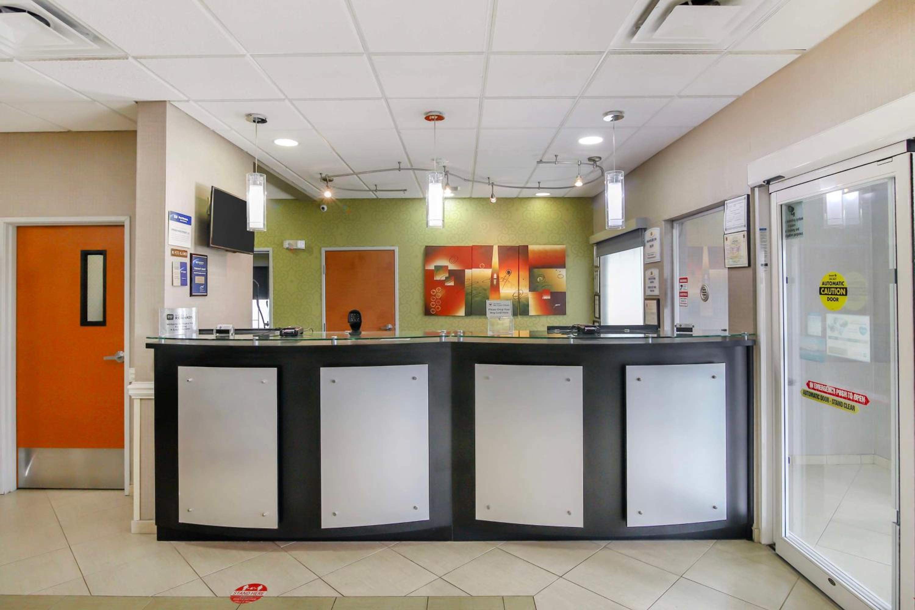 Brunswick Vacations - Best Western Plus Brunswick Inn Suites - Property Image 23