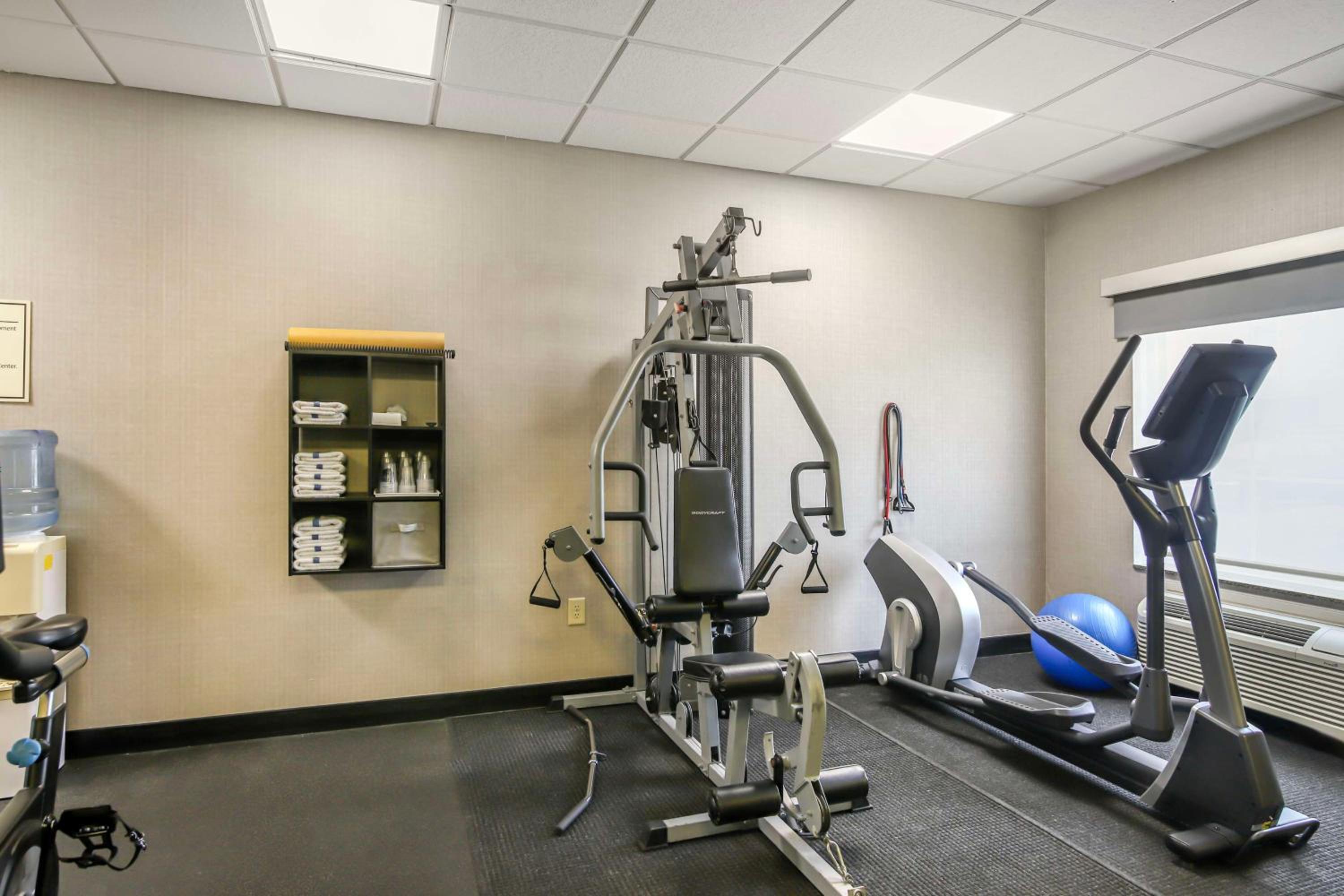 Brunswick Vacations - Best Western Plus Brunswick Inn  Suites - Property Image 8