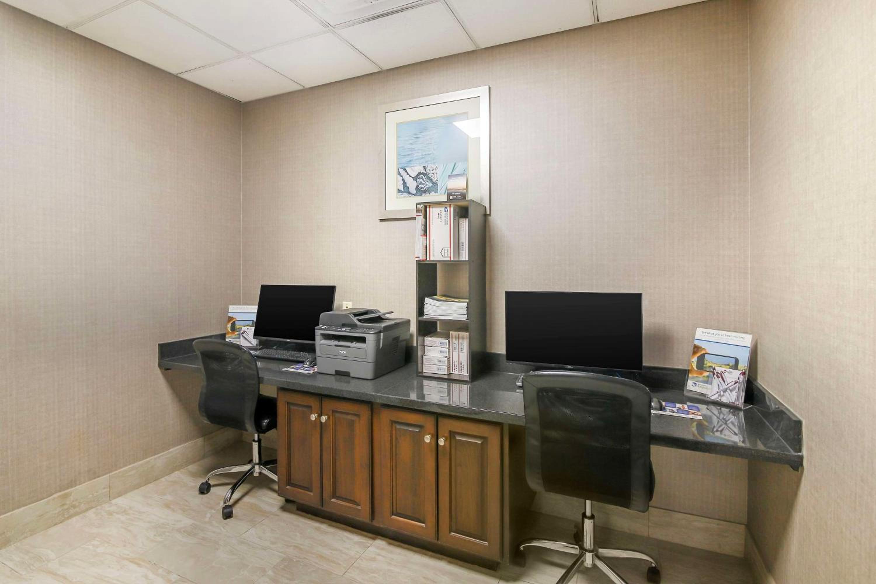 Brunswick Vacations - Best Western Plus Brunswick Inn  Suites - Property Image 9