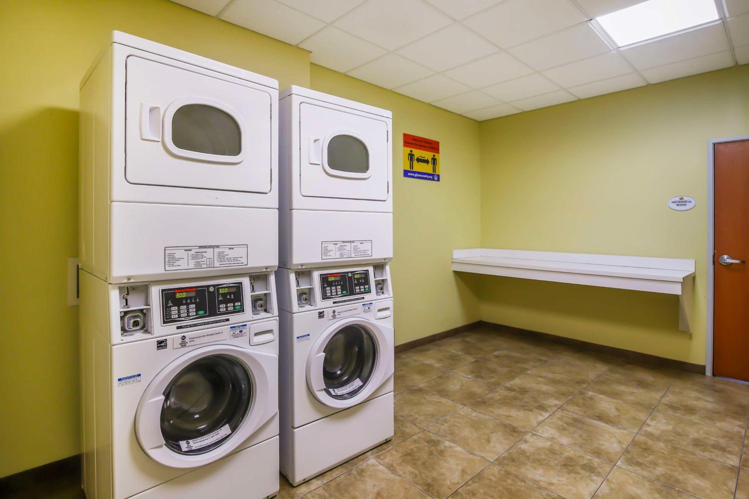 Brunswick Vacations - Best Western Plus Brunswick Inn  Suites - Property Image 1
