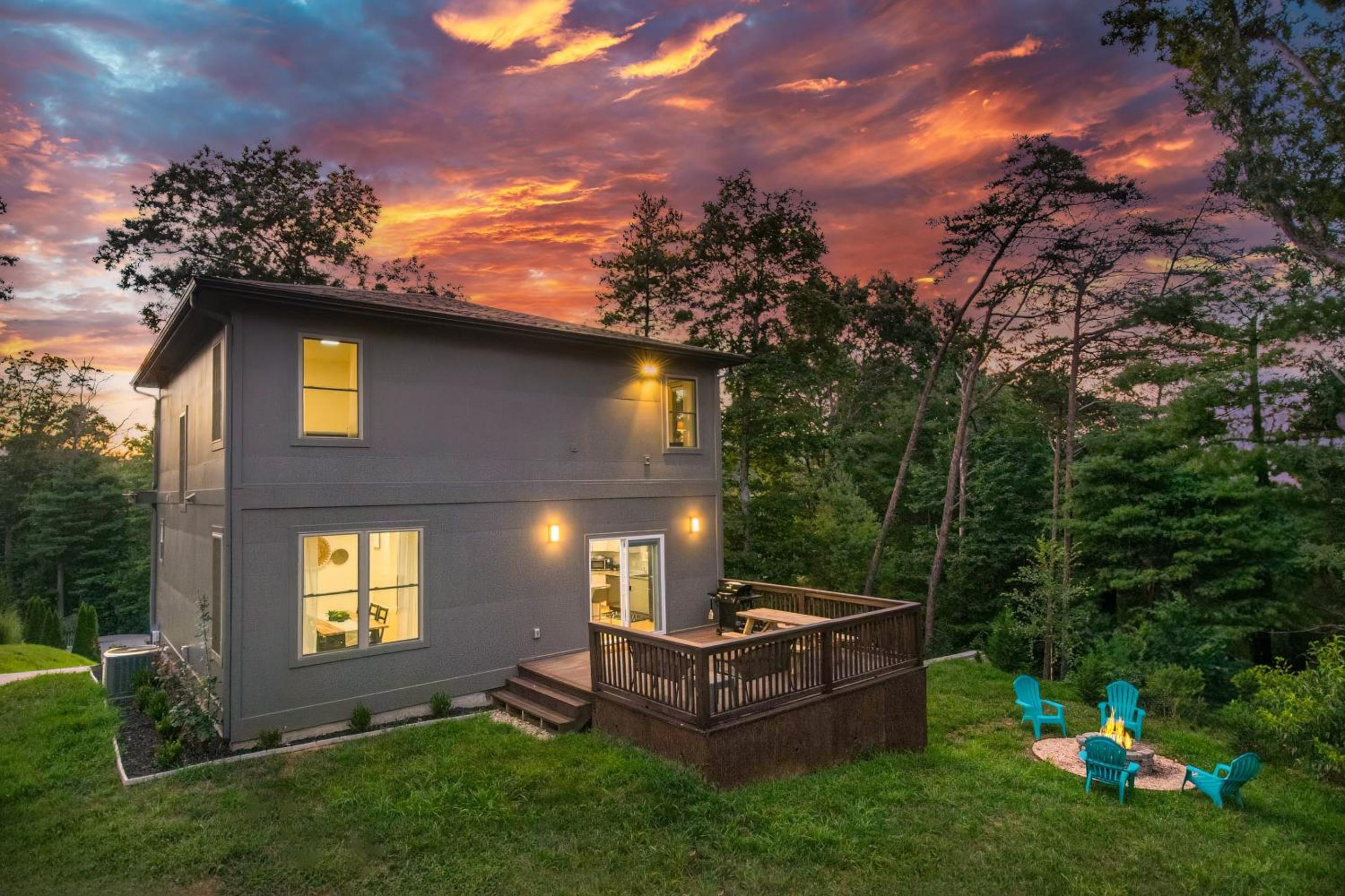 Hot Tub Fire Pit Mountain Views 10min to AVL Modern Escape by Avanstay