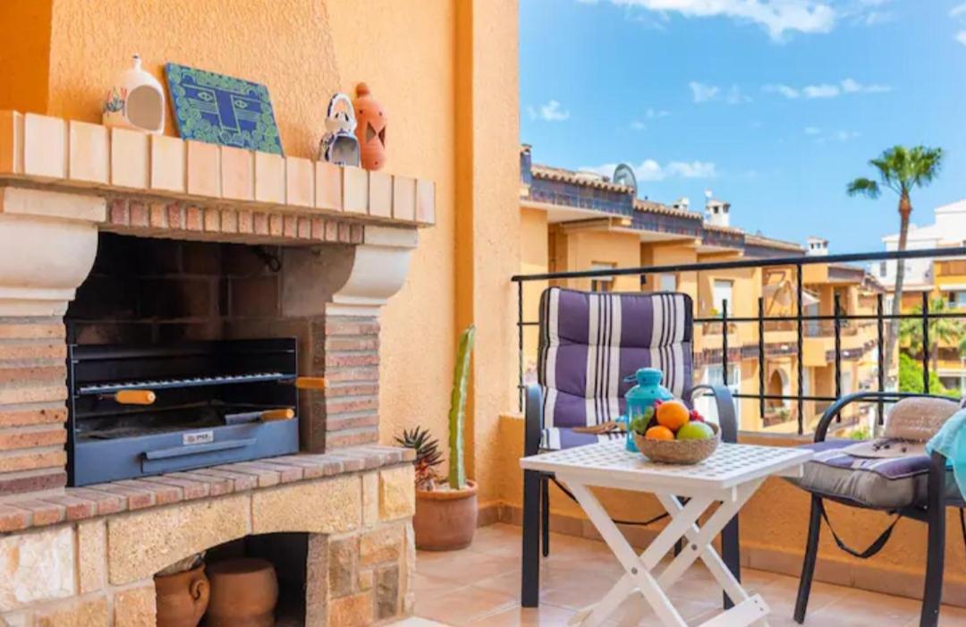 Apartamento Sun and Salt, Punta Prima,fantastic location ,beautiful swimming pool and bbq, self check-in! view 3