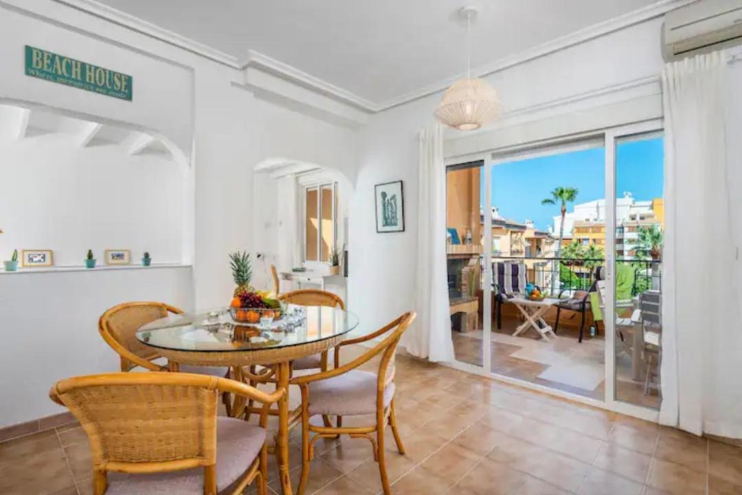 Apartamento Sun and Salt, Punta Prima,fantastic location ,beautiful swimming pool and bbq, self check-in! view 4