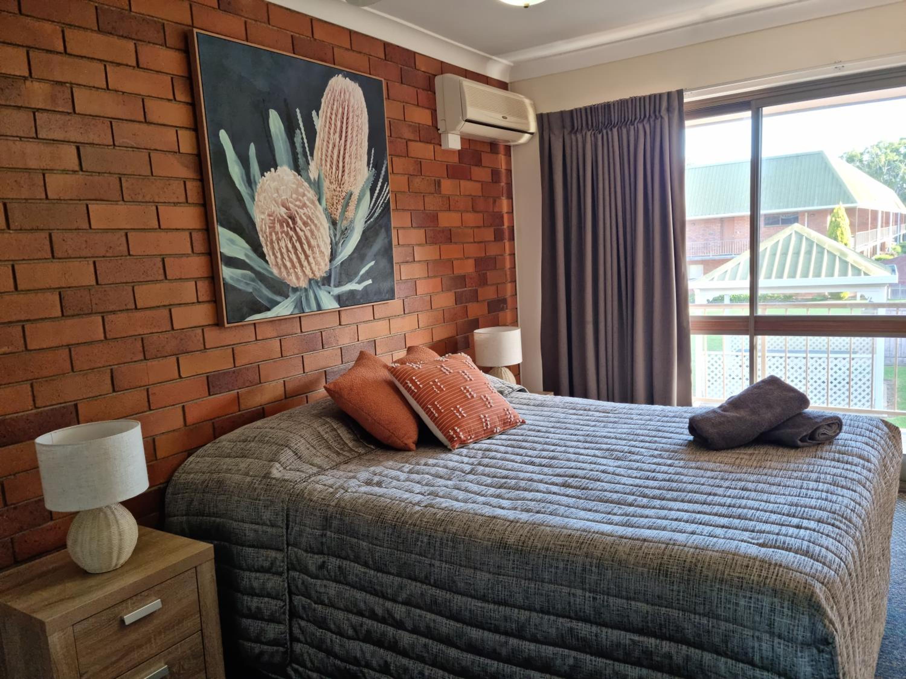 Whiteoaks Motel & Lodges